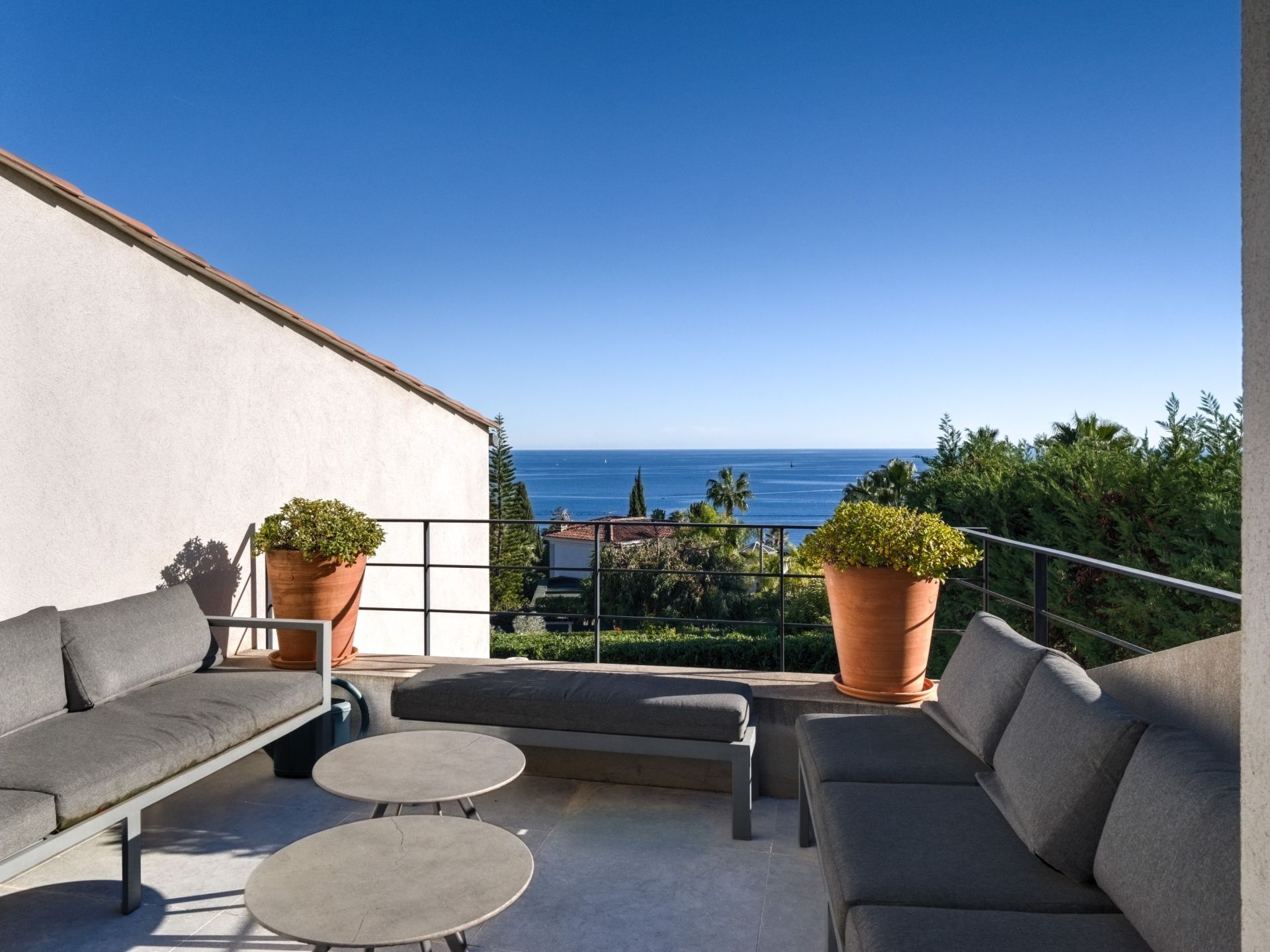 villa 5 Rooms for sale on CANNES (06400)
