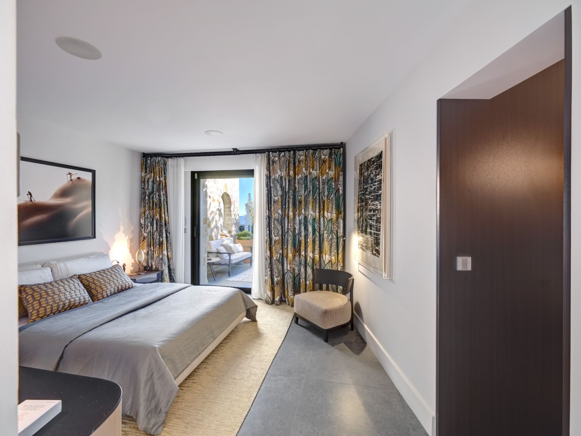 villa 5 Rooms for sale on CANNES (06400)
