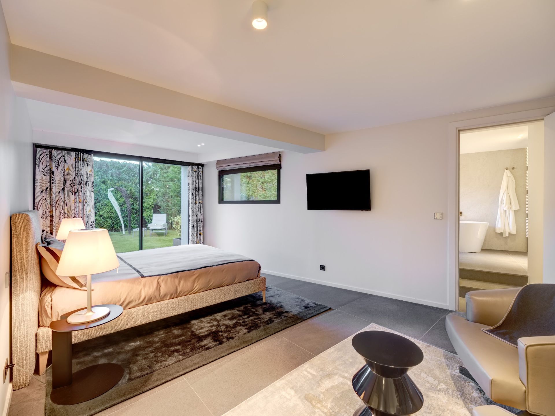 villa 5 Rooms for sale on CANNES (06400)