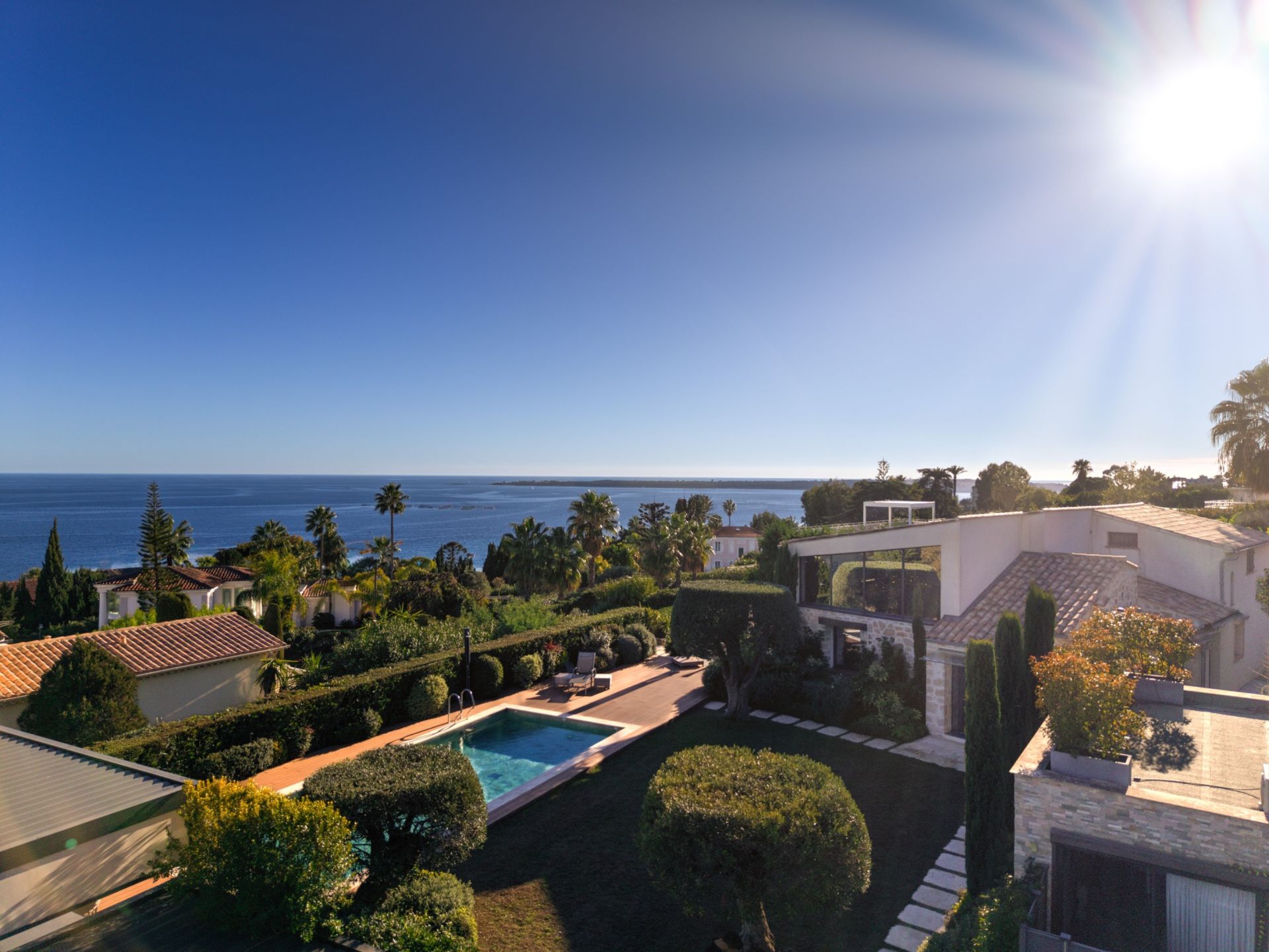 villa 5 Rooms for sale on CANNES (06400)