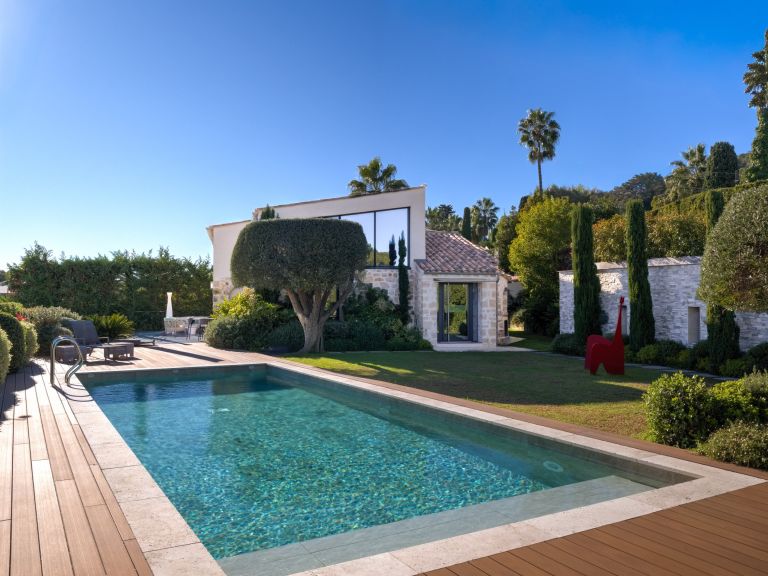 villa 5 Rooms for sale on CANNES (06400)