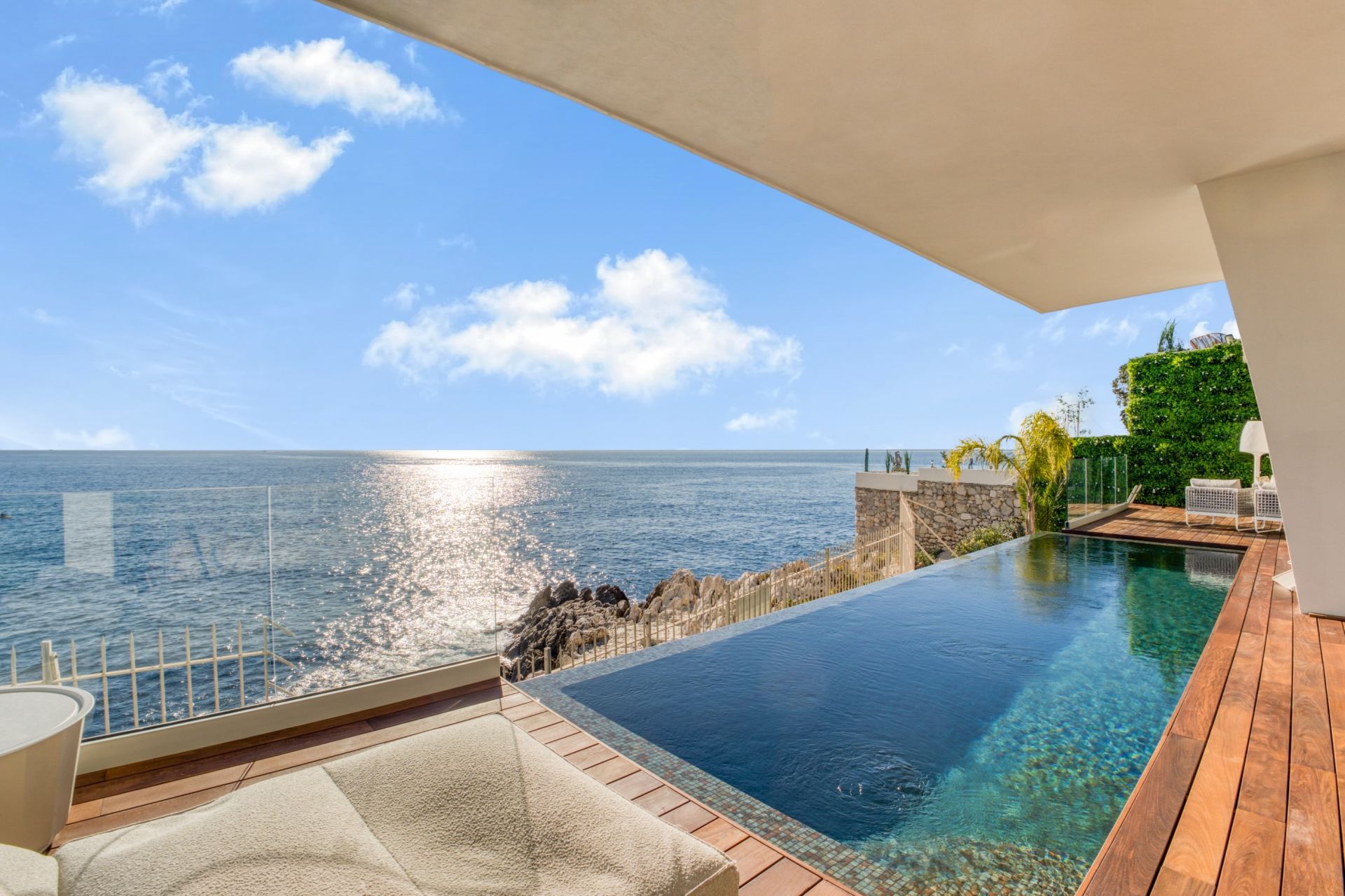 contemporary house 6 Rooms for sale on NICE (06000)