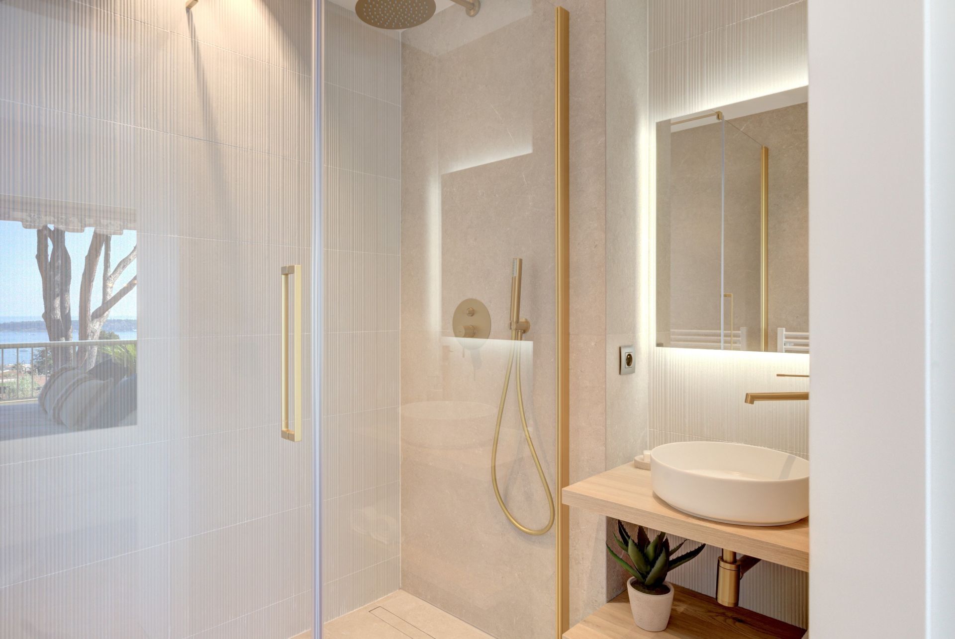 apartment 5 Rooms for sale on CANNES (06400)