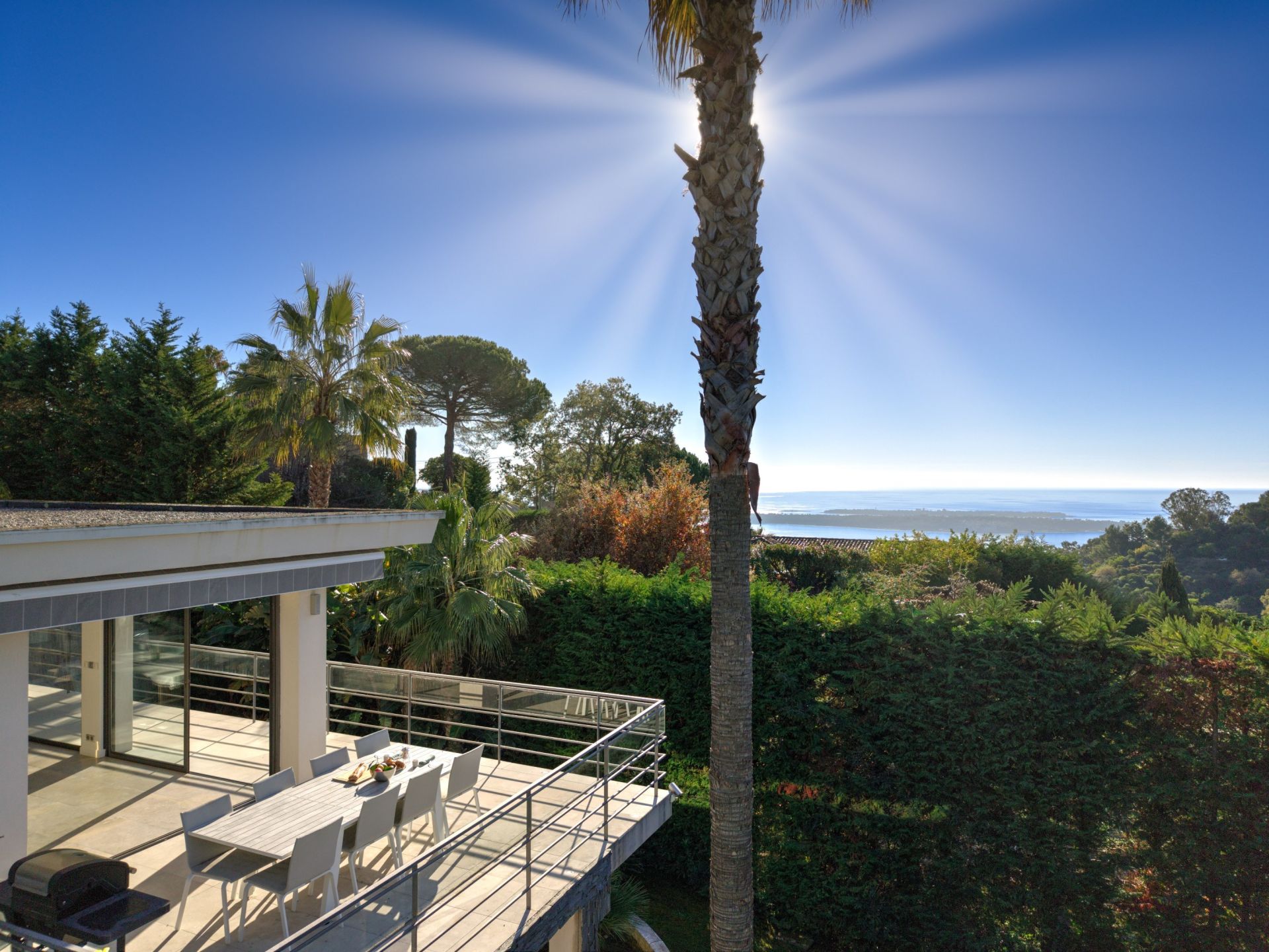 contemporary house 5 Rooms for sale on VALLAURIS (06220)