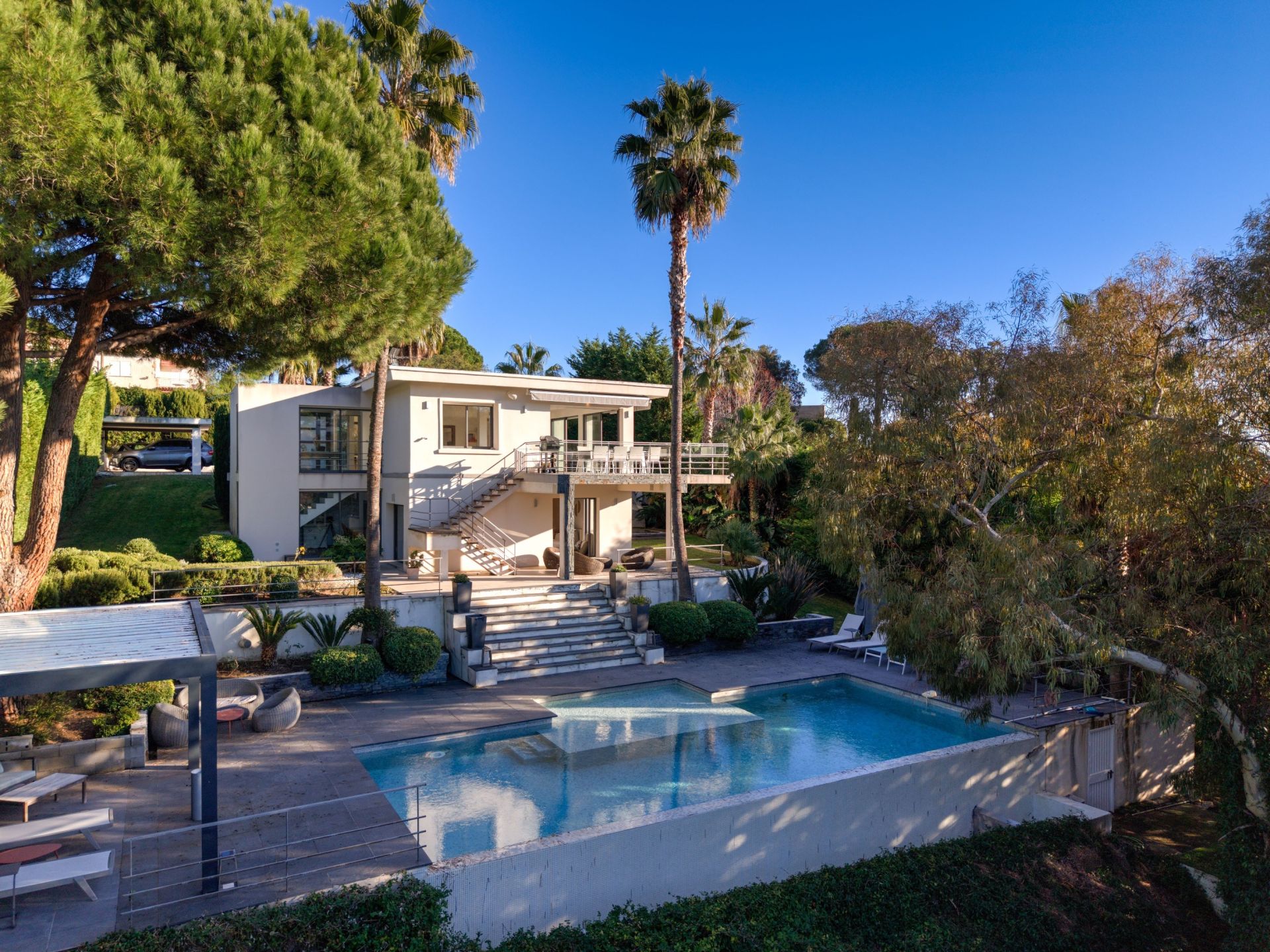 maison contemporaine 5 Pièces en vente sur VALLAURIS (06220)