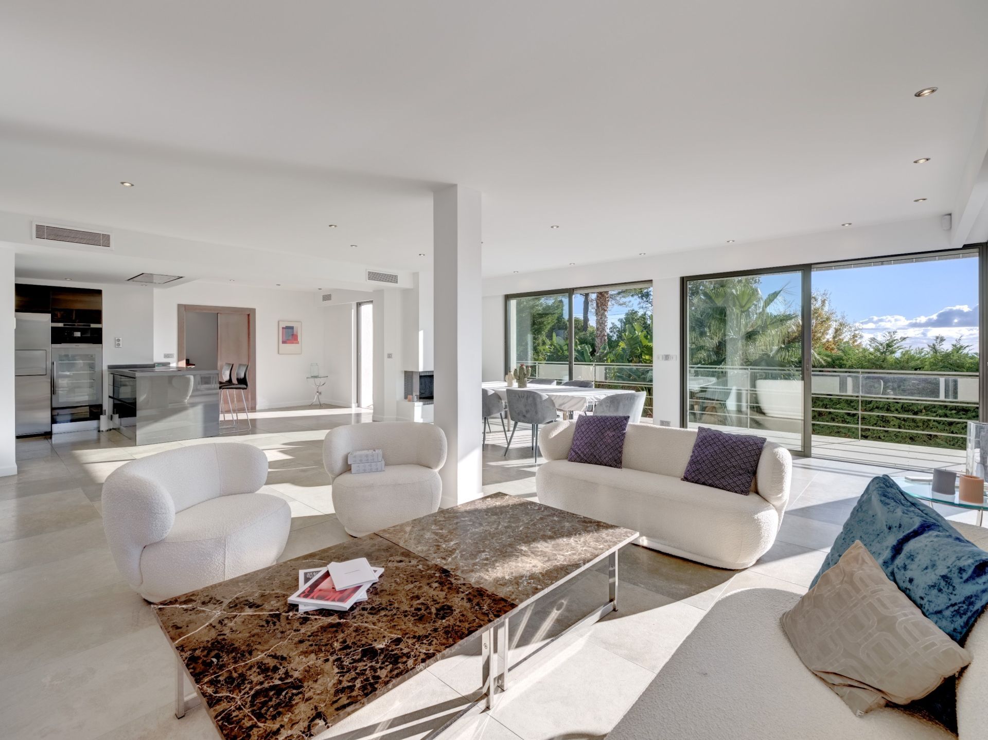 contemporary house 5 Rooms for sale on VALLAURIS (06220)