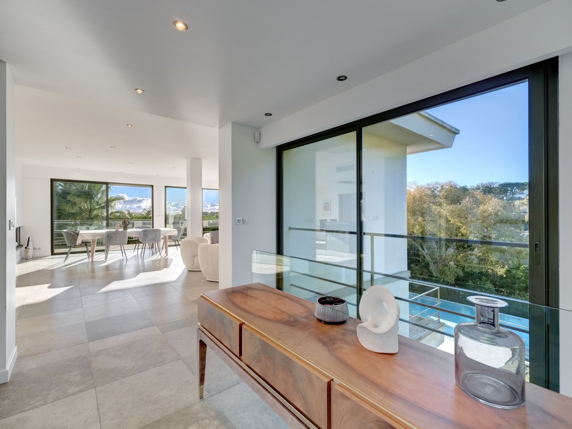 maison contemporaine 5 Pièces en vente sur VALLAURIS (06220)