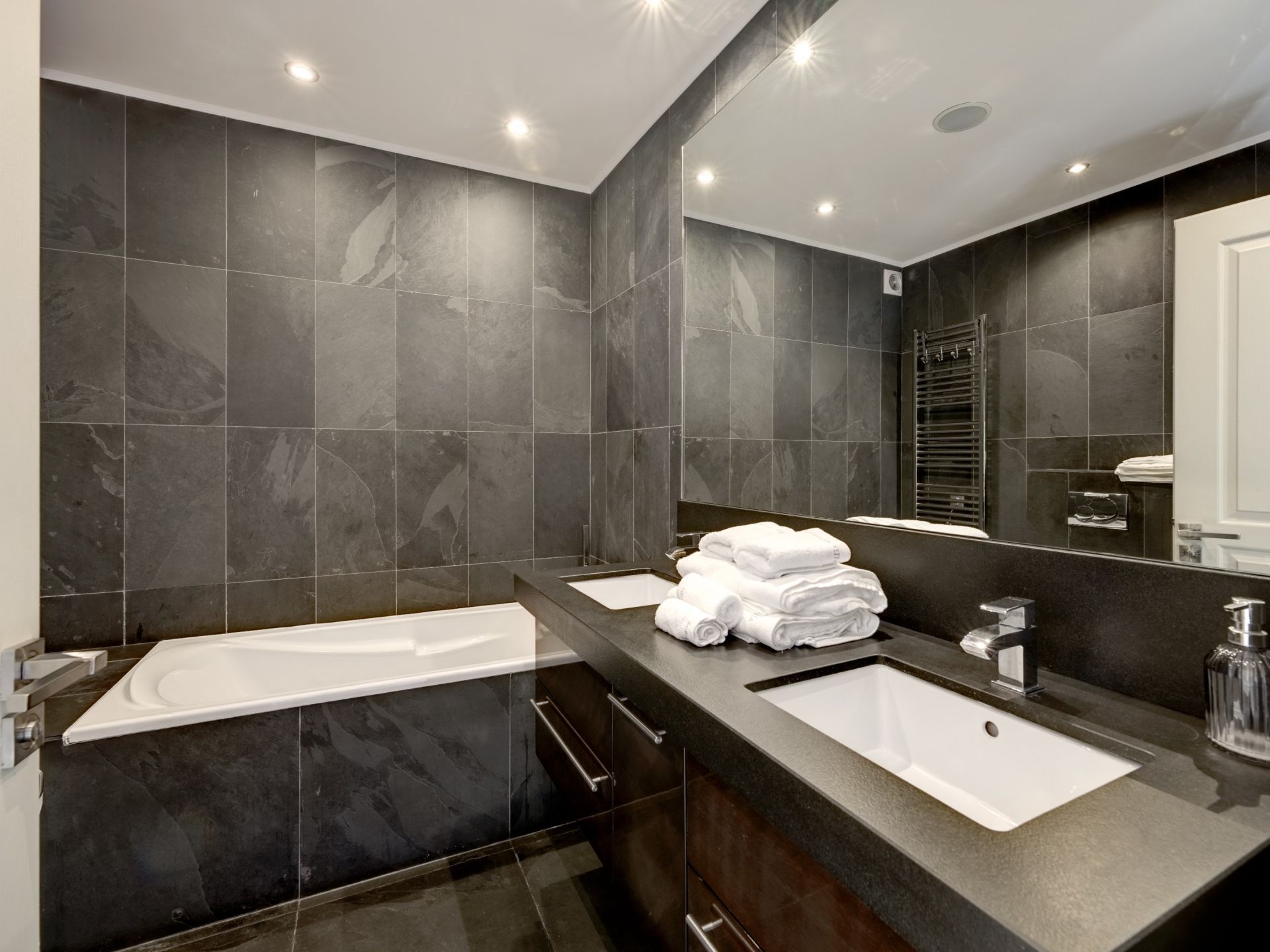 maison contemporaine 5 Pièces en vente sur VALLAURIS (06220)