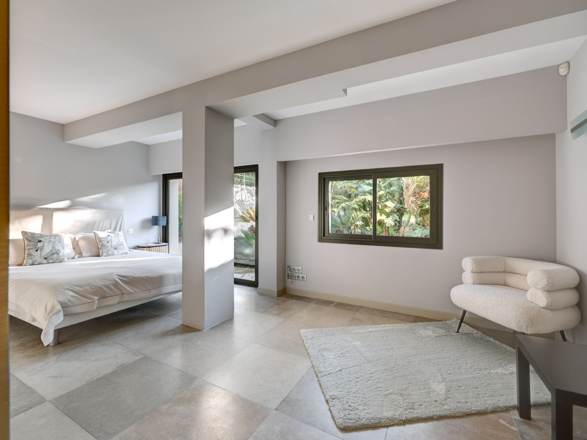 contemporary house 5 Rooms for sale on VALLAURIS (06220)