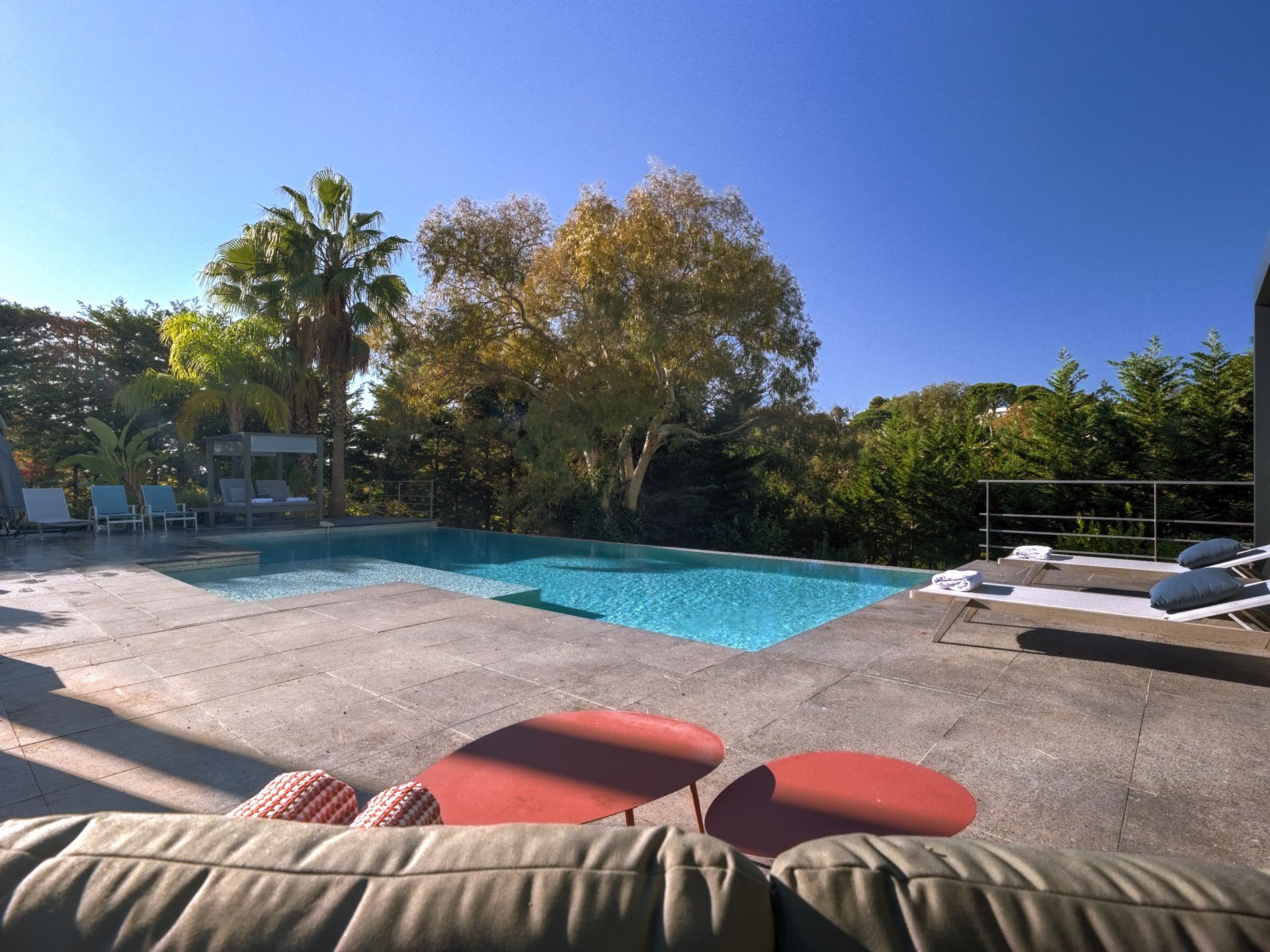 contemporary house 5 Rooms for sale on VALLAURIS (06220)