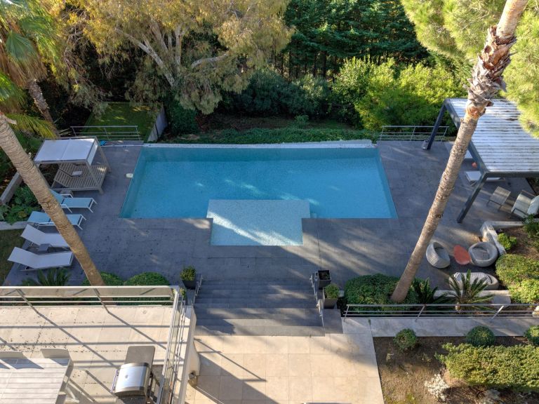 maison contemporaine 5 Pièces en vente sur VALLAURIS (06220)