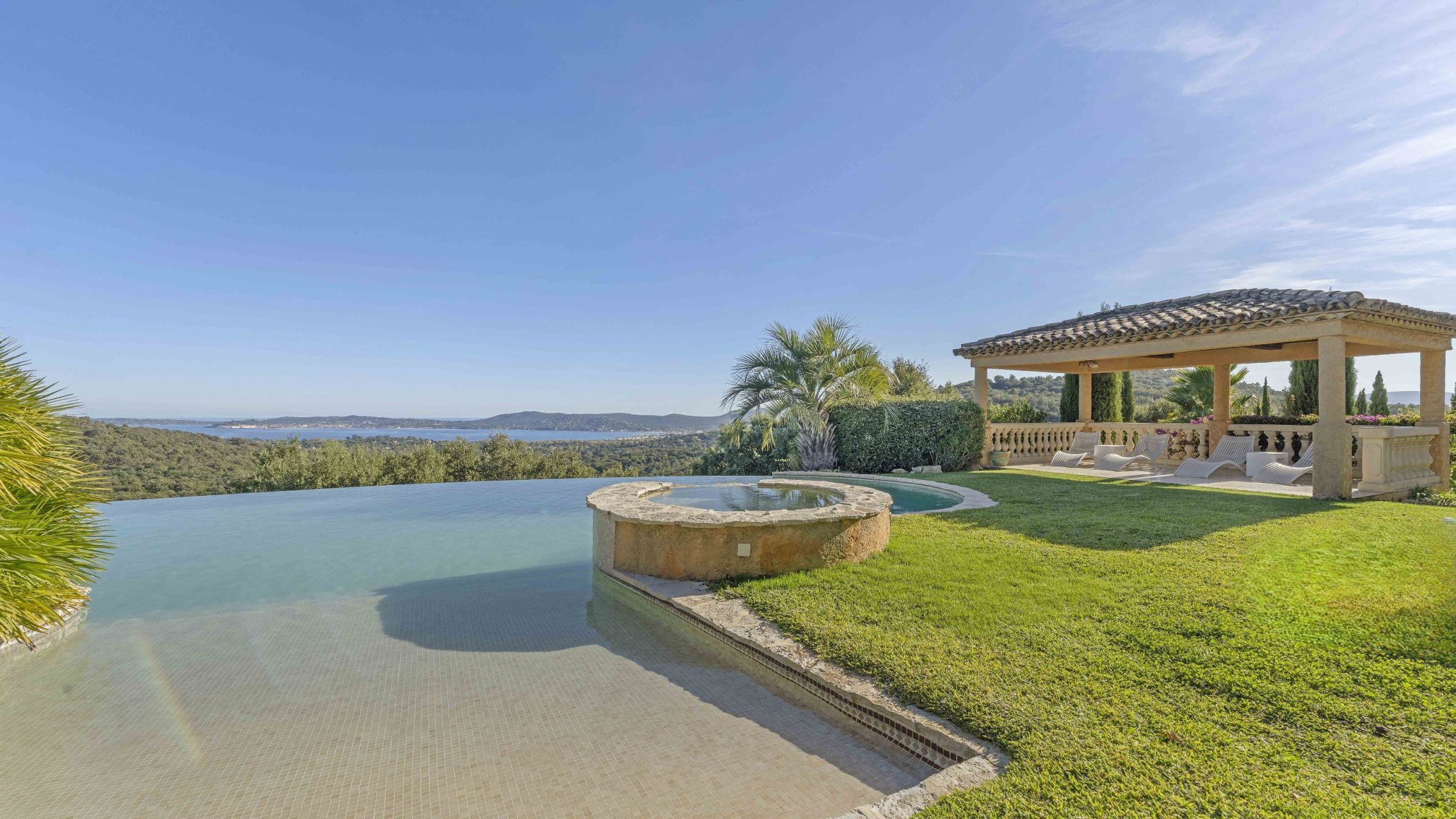 mansion 12 Rooms for sale on GRIMAUD (83310)