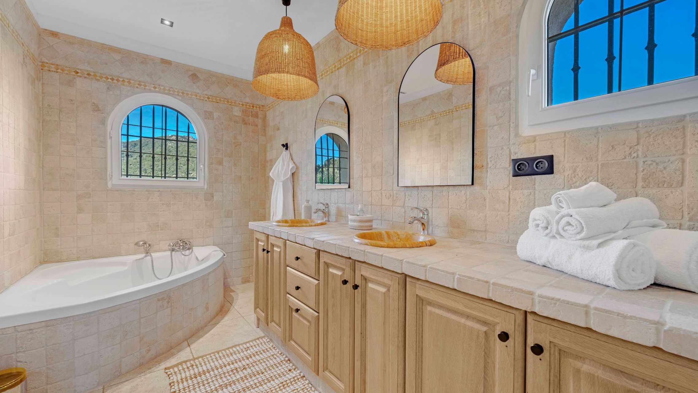 maison de maître 12 Pièces en vente sur GRIMAUD (83310)