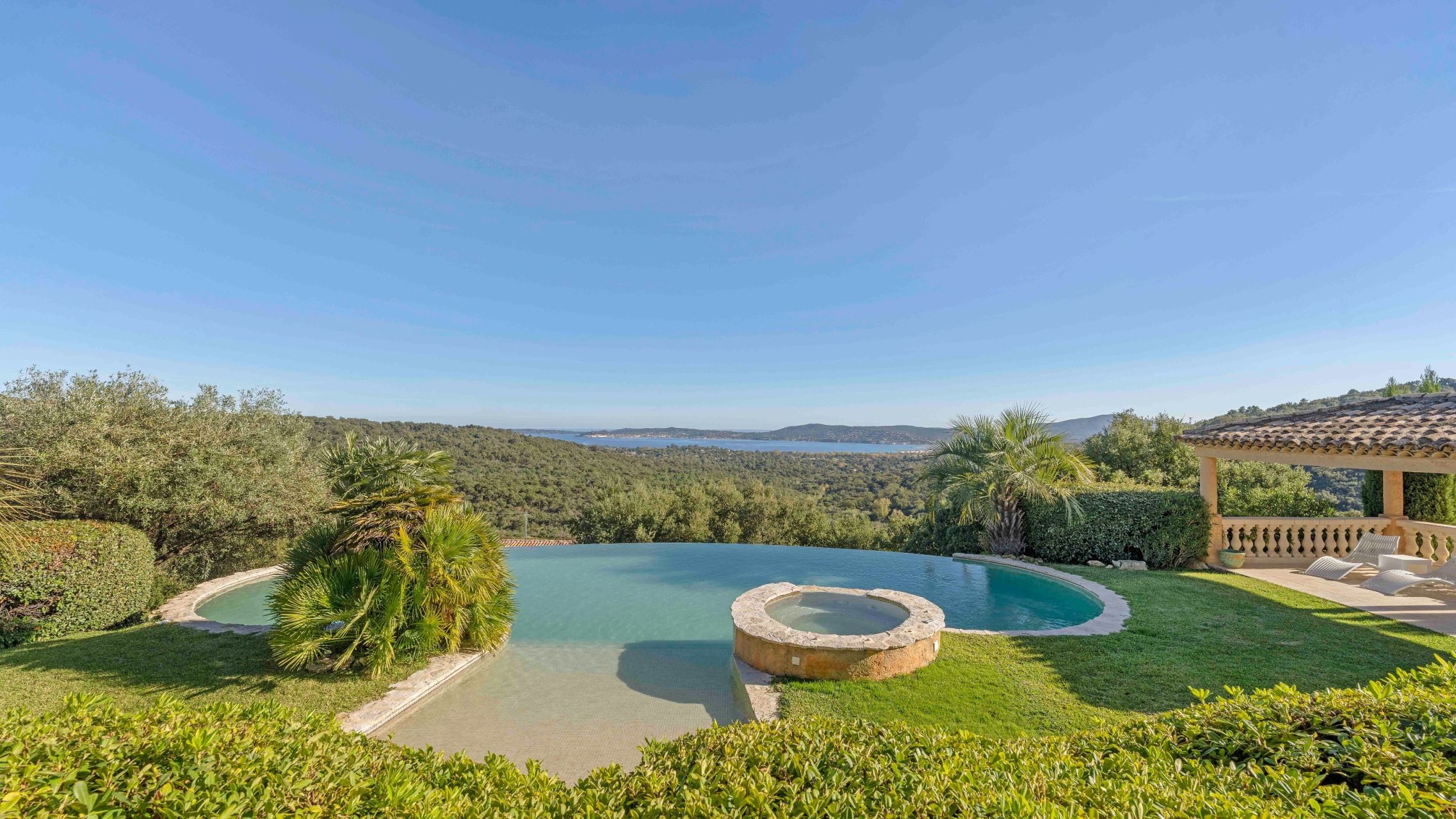 mansion 12 Rooms for sale on GRIMAUD (83310)