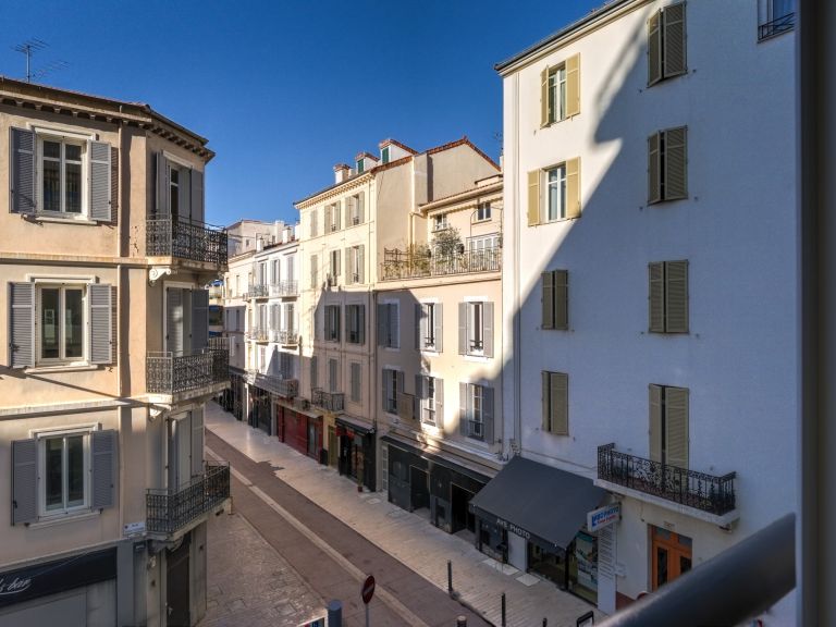 apartment 3 Rooms for sale on CANNES (06400)
