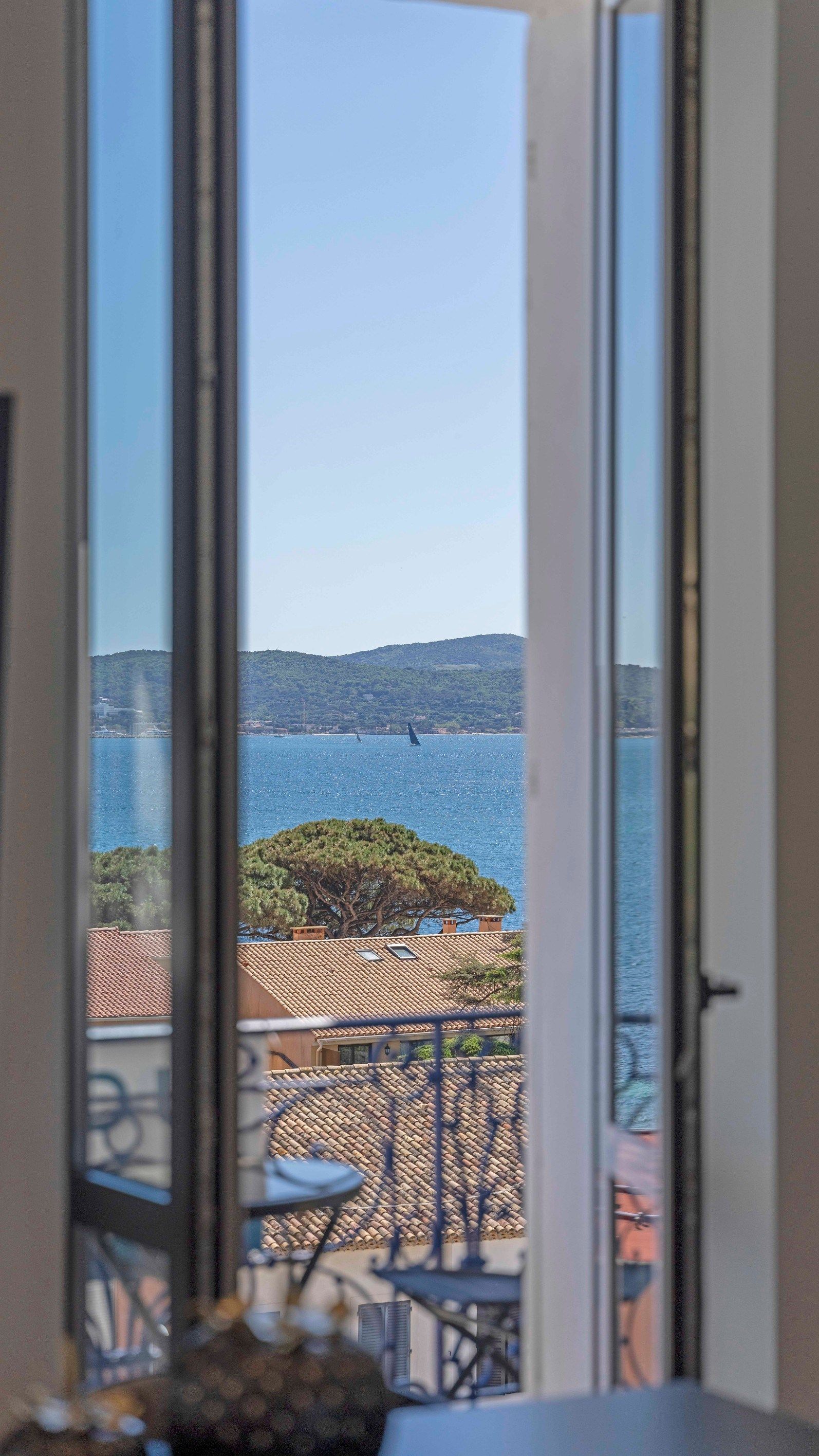 apartment 4 Rooms for sale on STE MAXIME (83120)