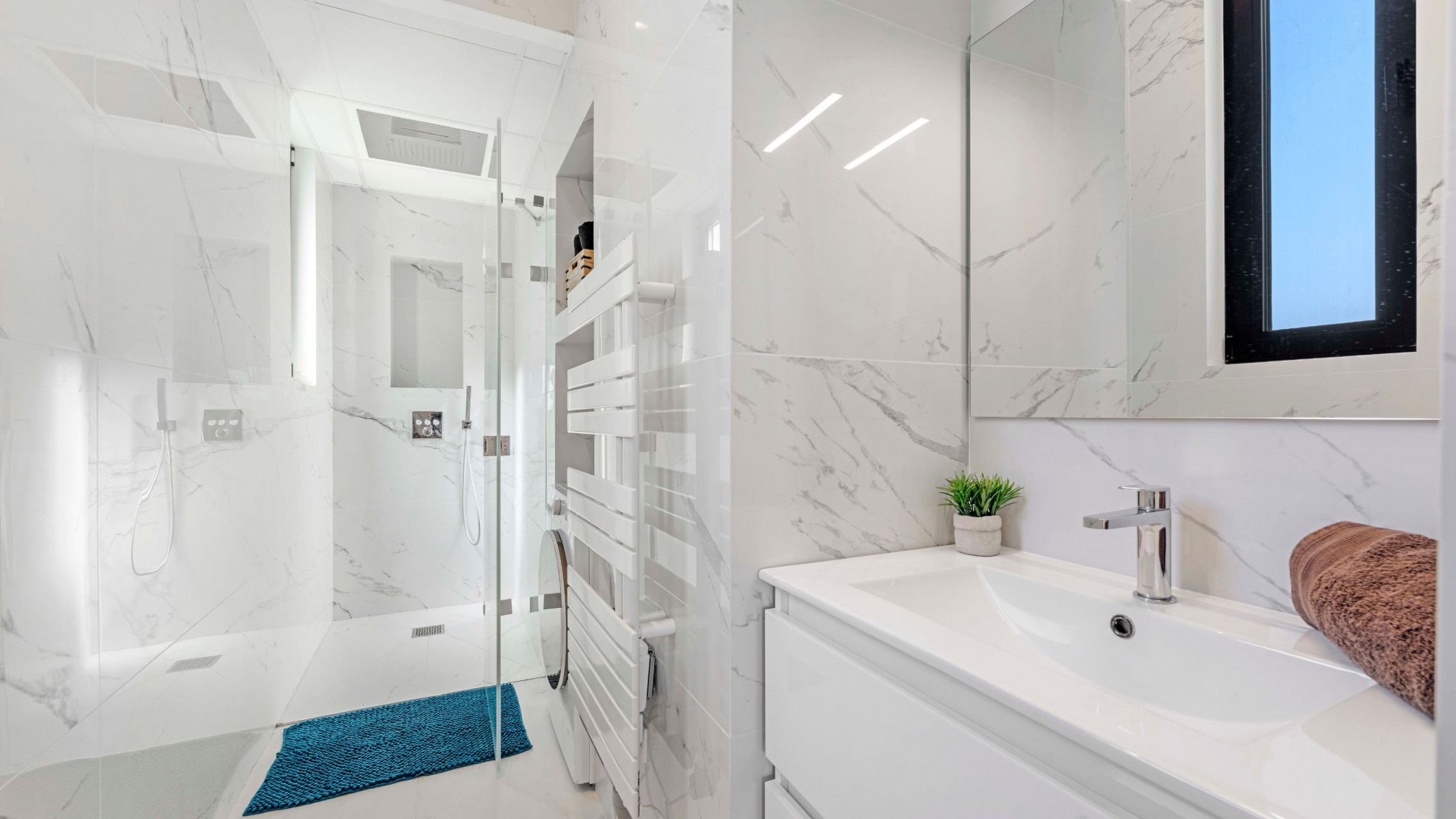 apartment 4 Rooms for sale on STE MAXIME (83120)