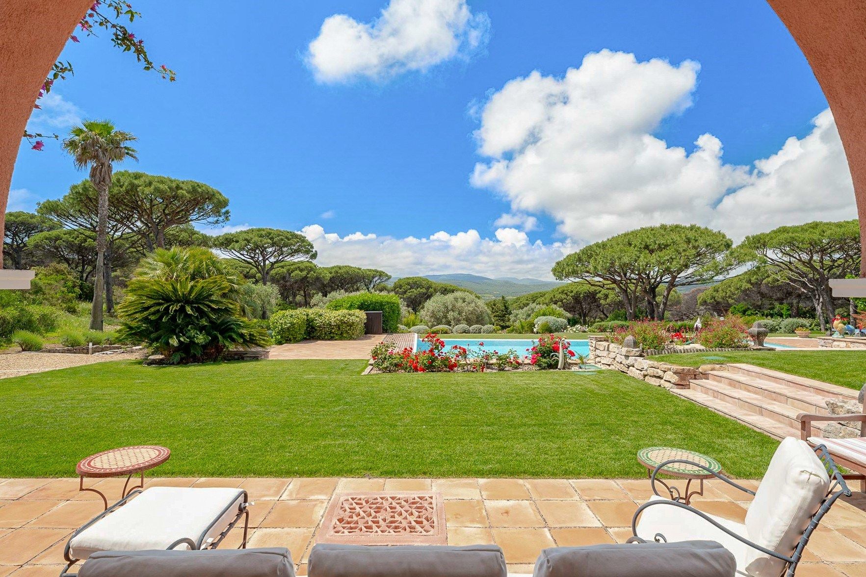villa 10 Rooms for sale on ST TROPEZ (83990)