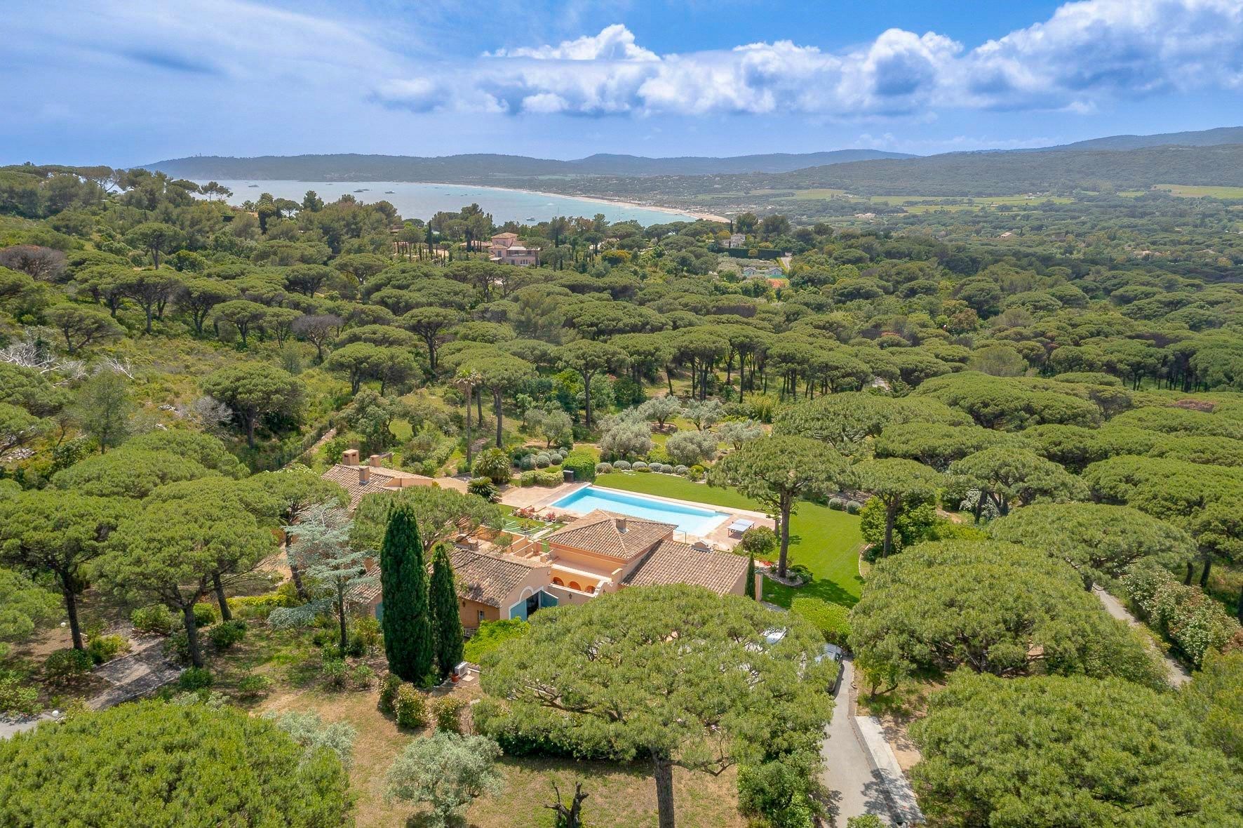 villa 10 Rooms for sale on ST TROPEZ (83990)