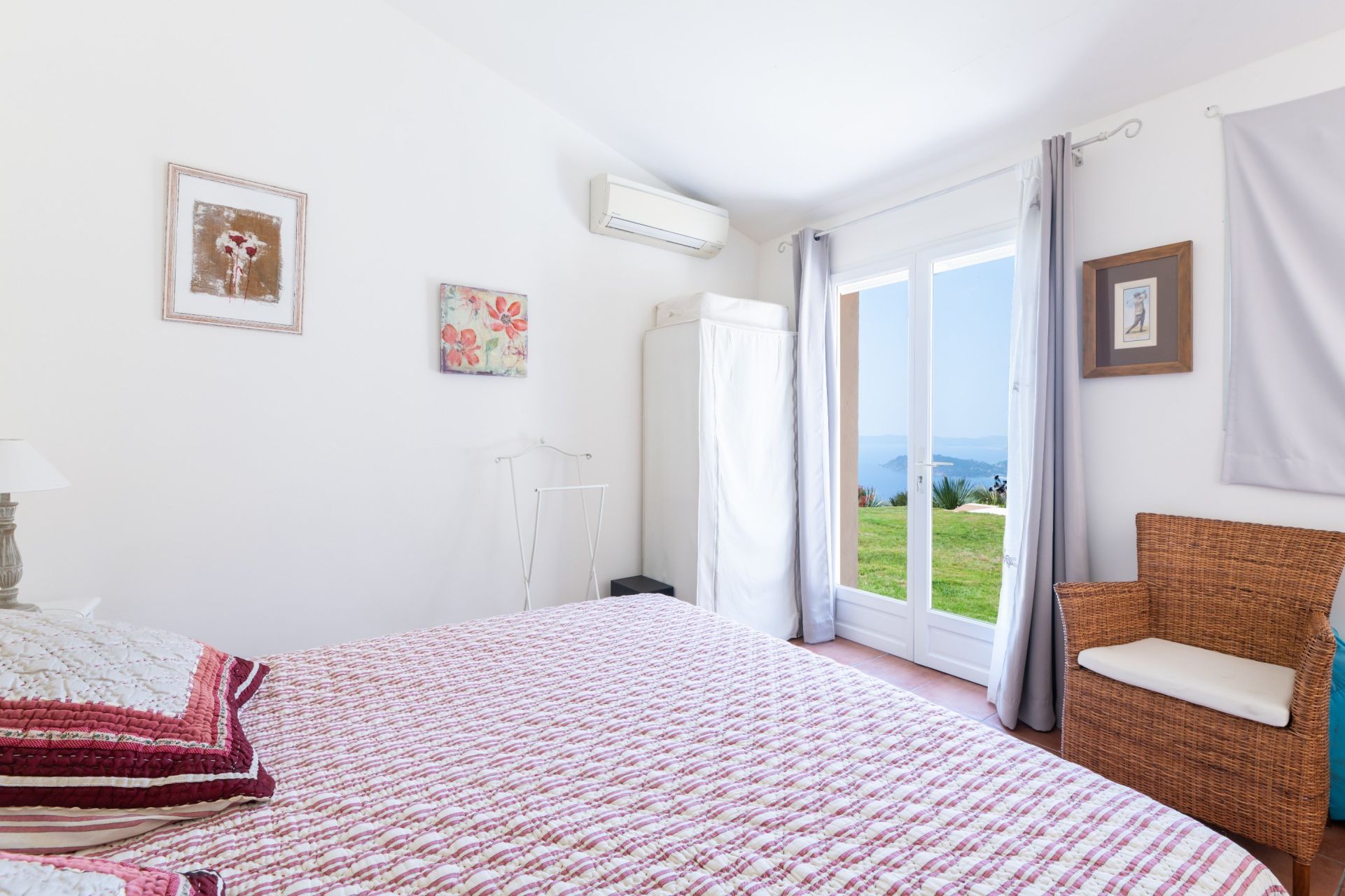 provencal house 8 Rooms for sale on RAYOL CANADEL SUR MER (83820)