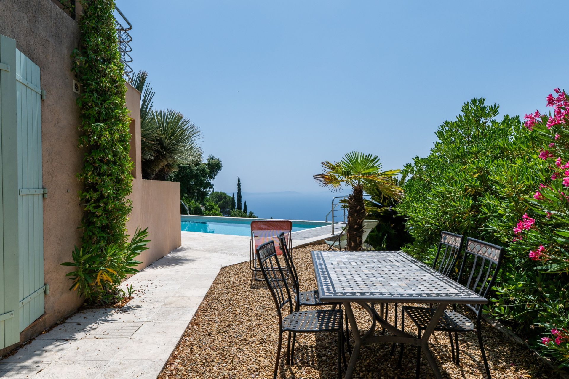 provencal house 8 Rooms for sale on RAYOL CANADEL SUR MER (83820)