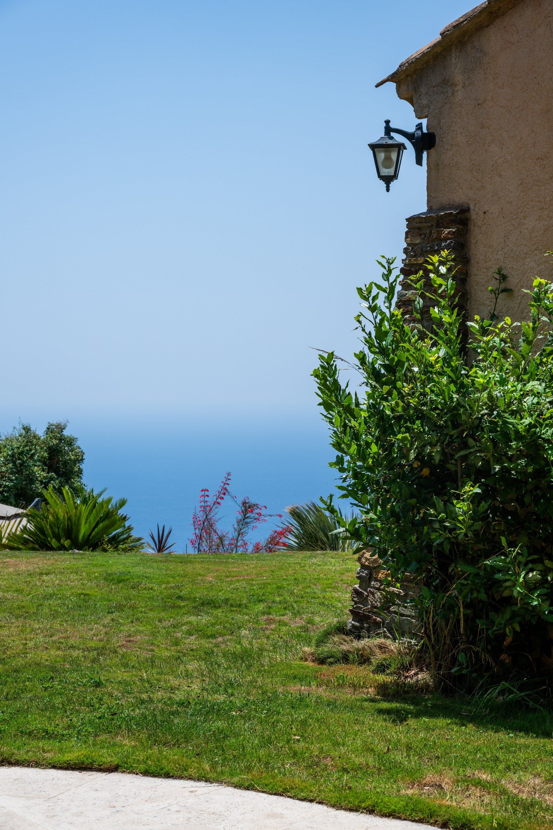 provencal house 8 Rooms for sale on RAYOL CANADEL SUR MER (83820)