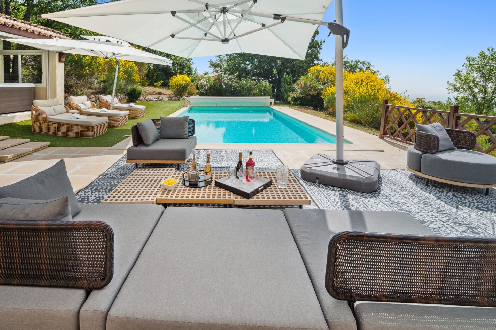 provencal house 5 Rooms for sale on MONS (83440)