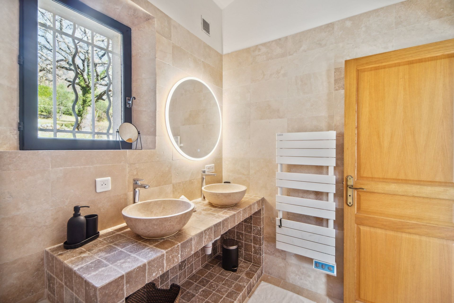 provencal house 5 Rooms for sale on MONS (83440)