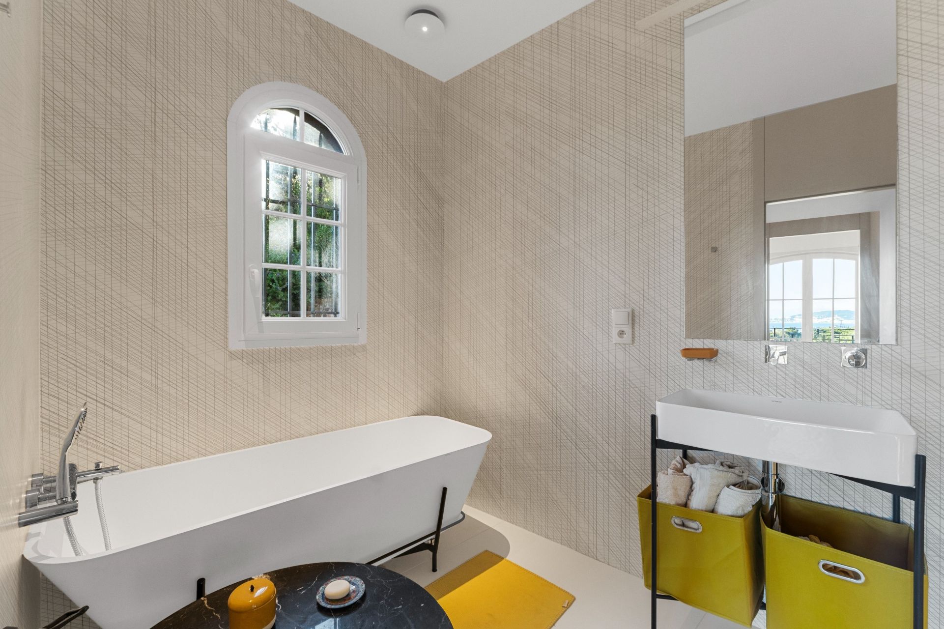 villa 6 Rooms for sale on THEOULE SUR MER (06590)