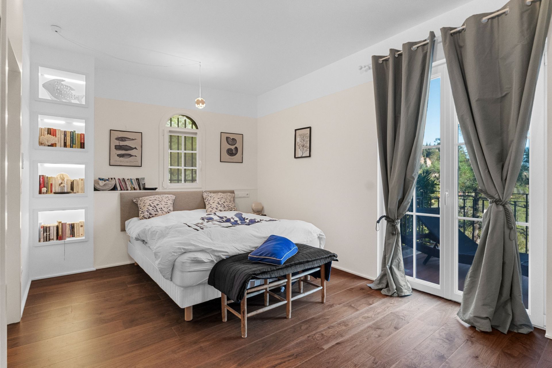 villa 6 Rooms for sale on THEOULE SUR MER (06590)