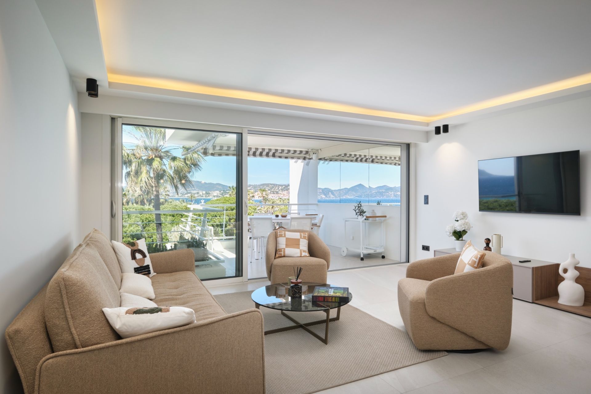 apartment 4 Rooms for sale on CANNES (06400)