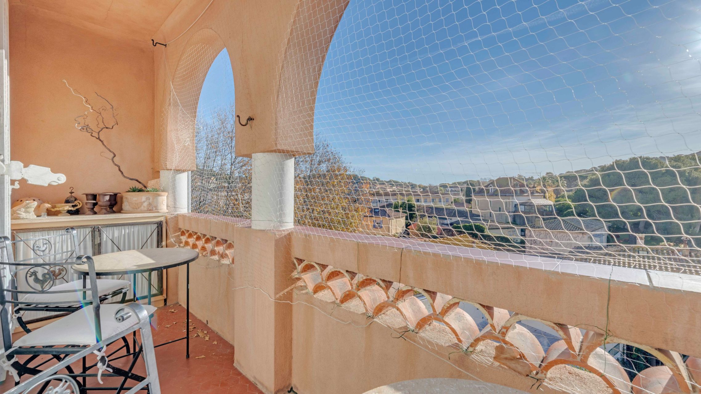 apartment 2 Rooms for sale on ST TROPEZ (83990)