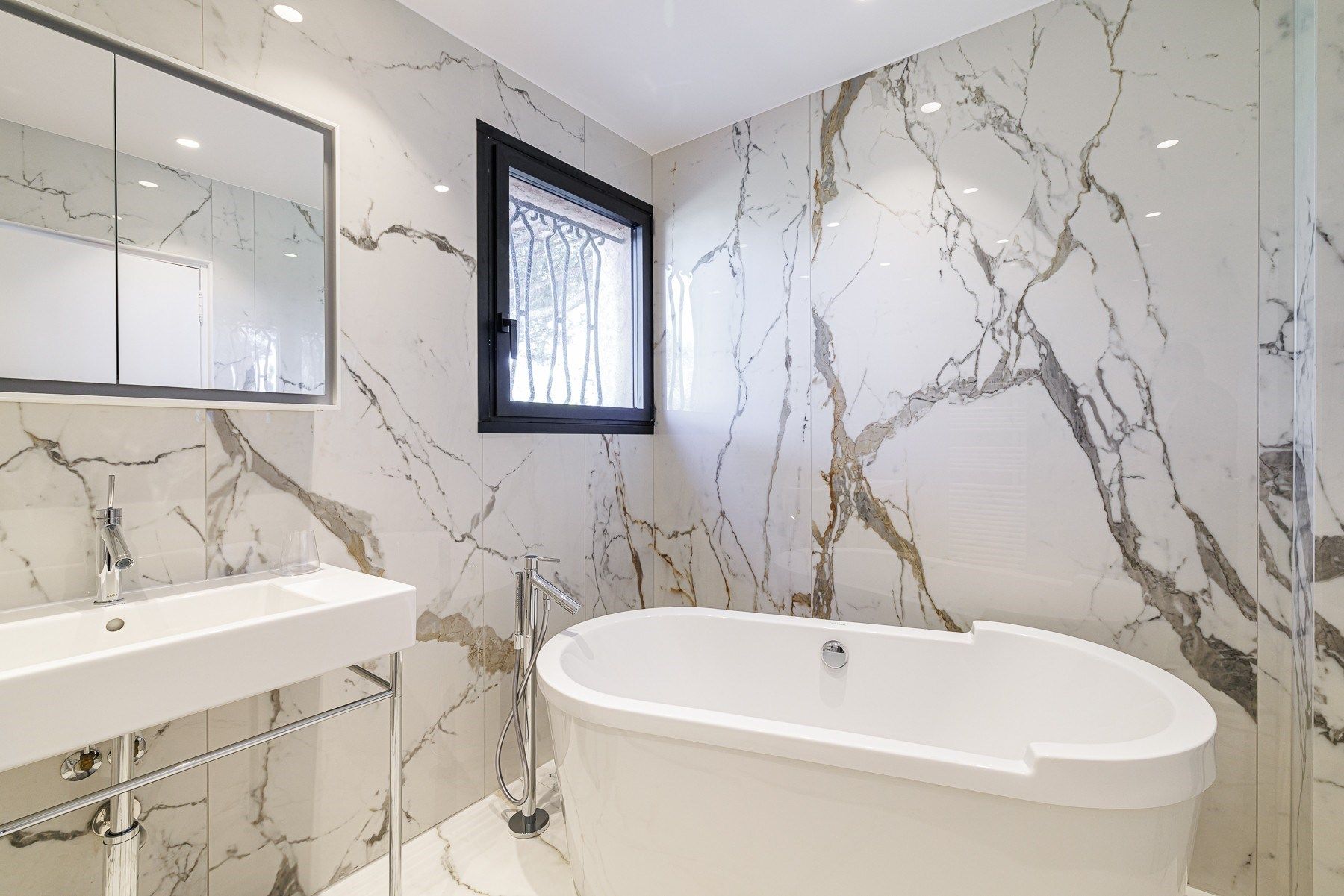 villa 8 Rooms for sale on NICE (06000)