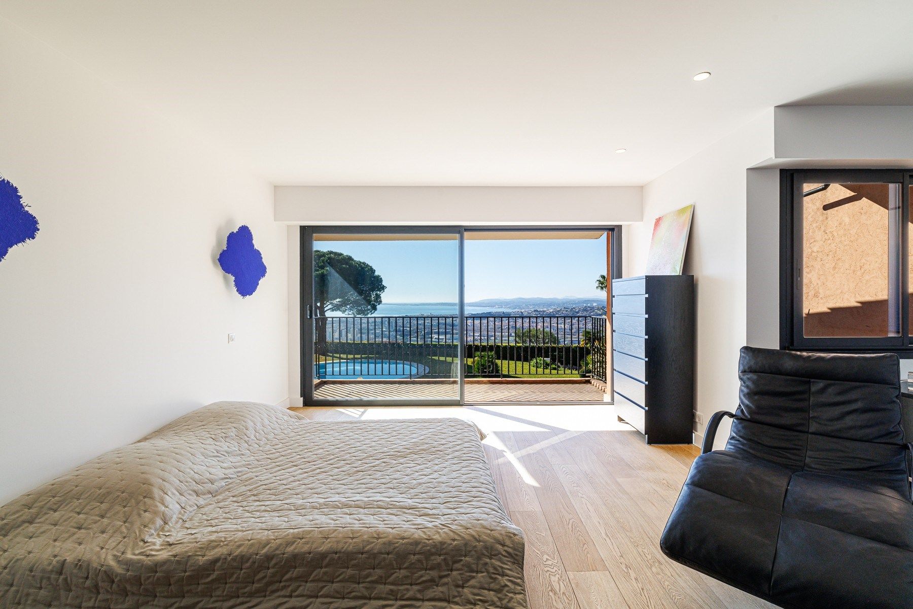 villa 8 Rooms for sale on NICE (06000)