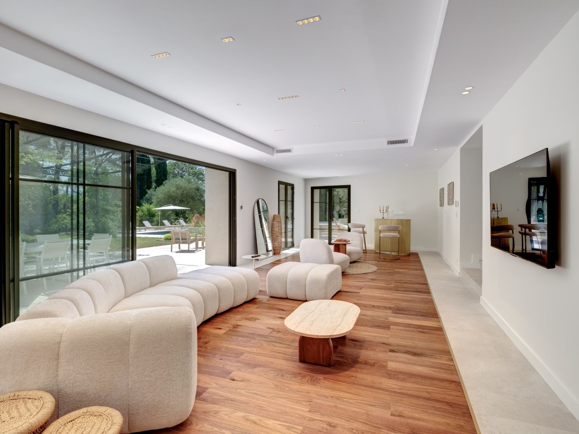 provencal house 8 Rooms for sale on MOUGINS (06250)