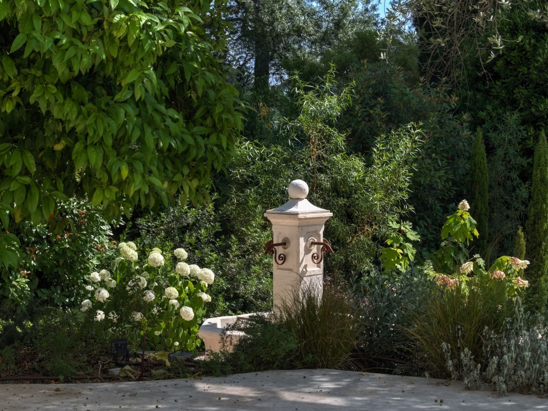 provencal house 8 Rooms for sale on MOUGINS (06250)