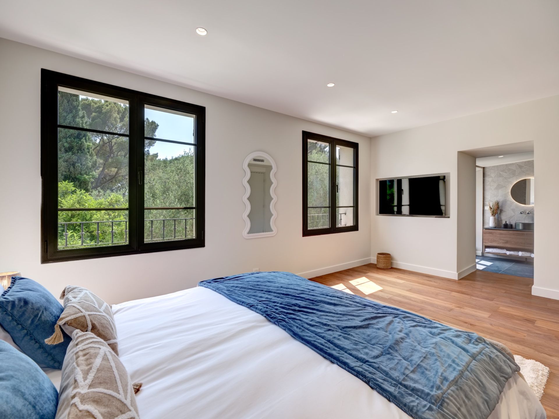 provencal house 8 Rooms for sale on MOUGINS (06250)