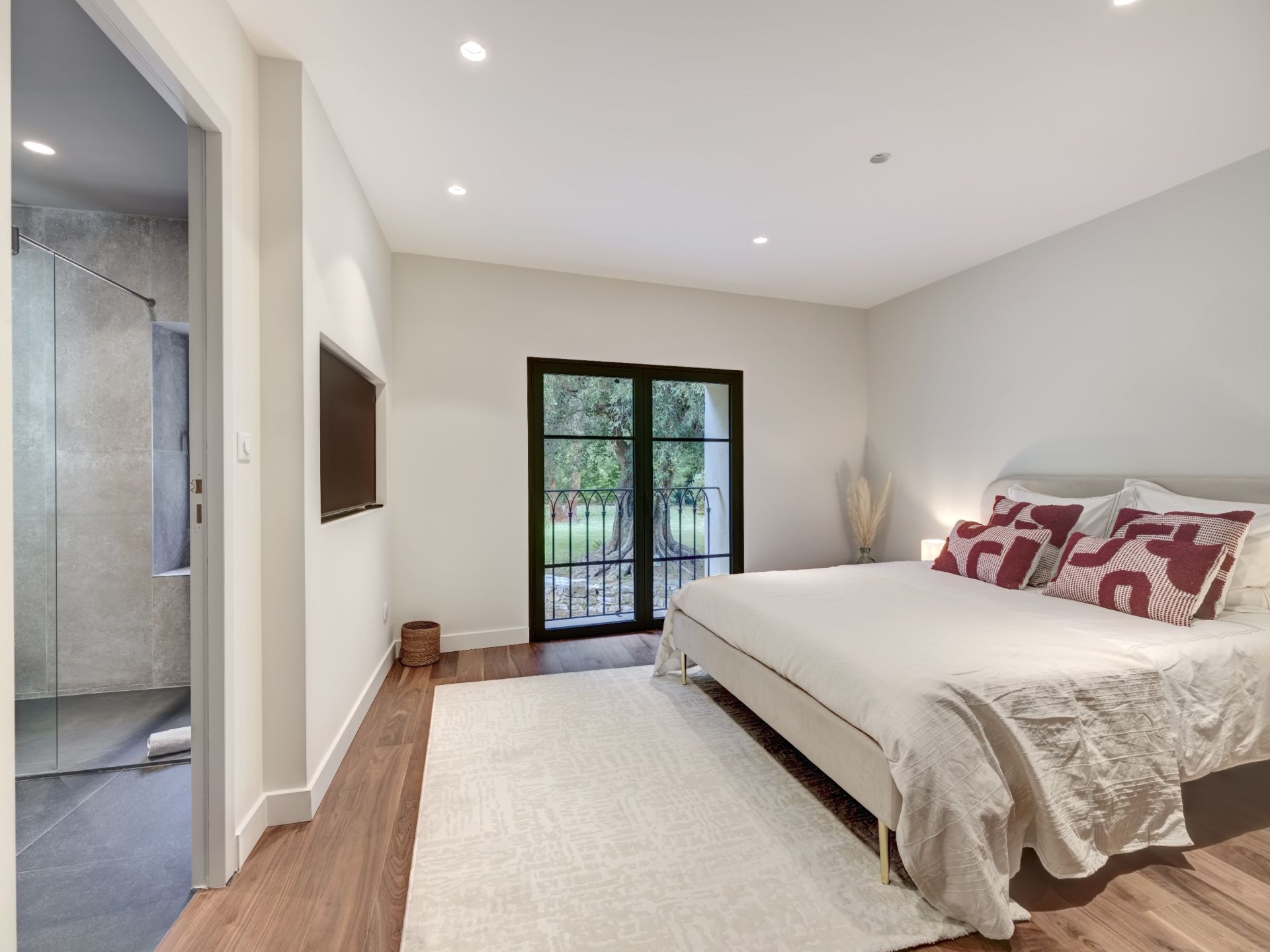 provencal house 8 Rooms for sale on MOUGINS (06250)