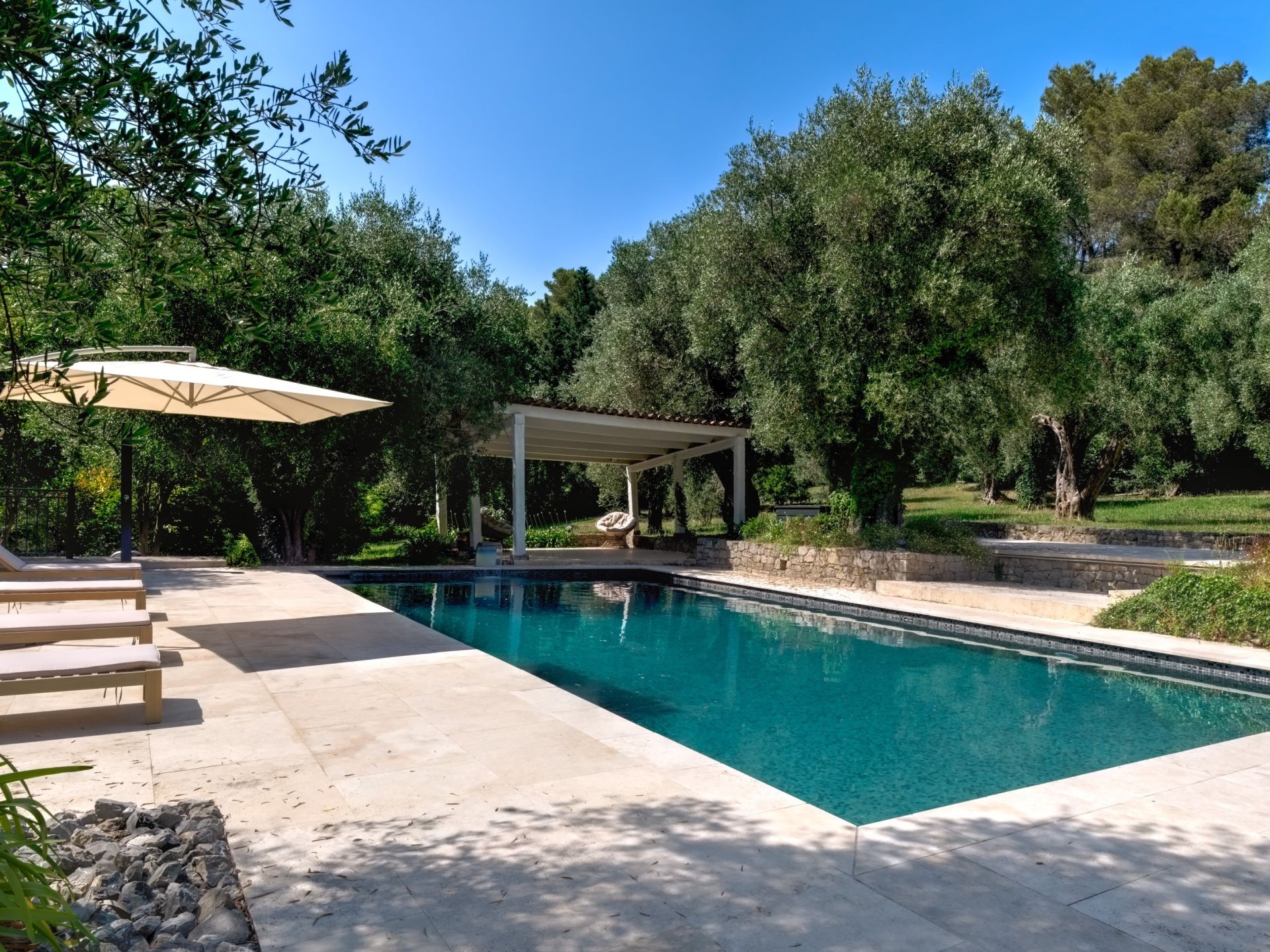 provencal house 8 Rooms for sale on MOUGINS (06250)