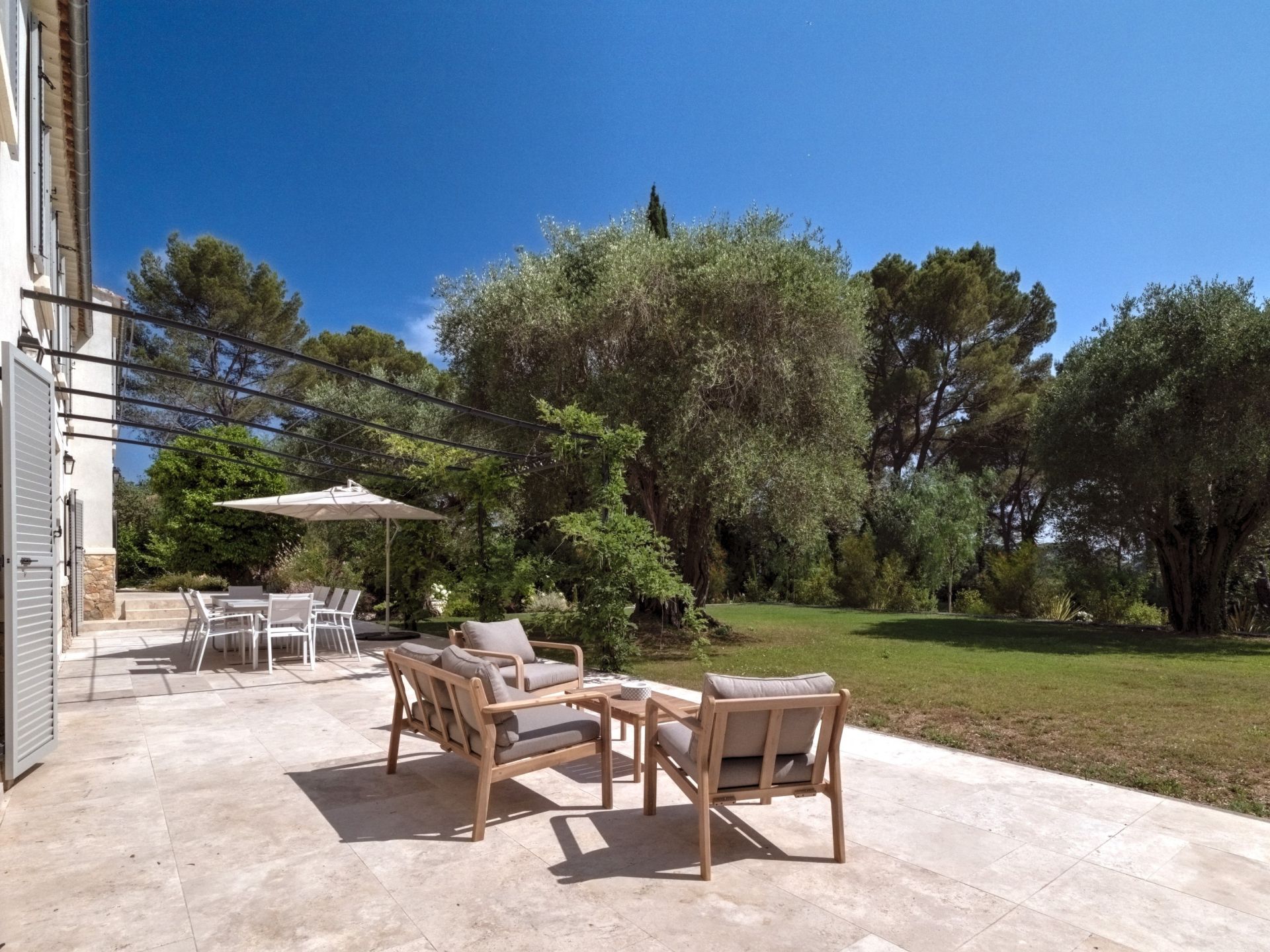 provencal house 8 Rooms for sale on MOUGINS (06250)