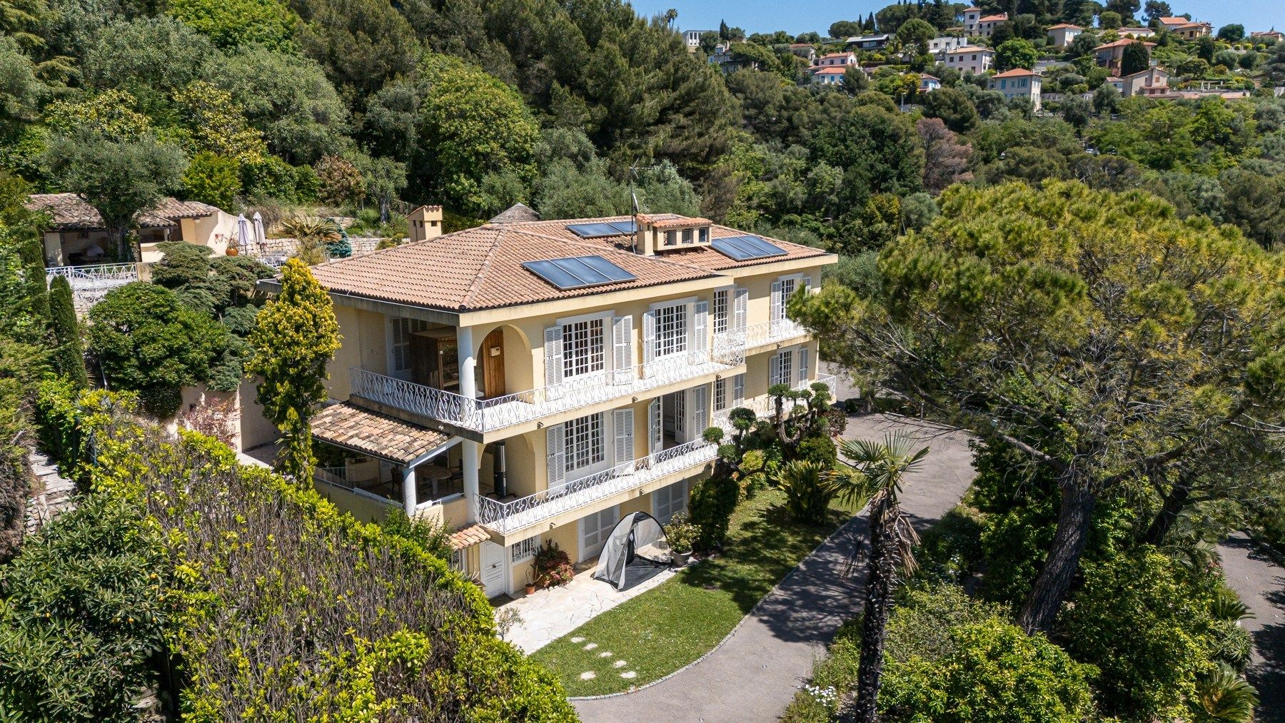 villa 10 Rooms for sale on NICE (06000)