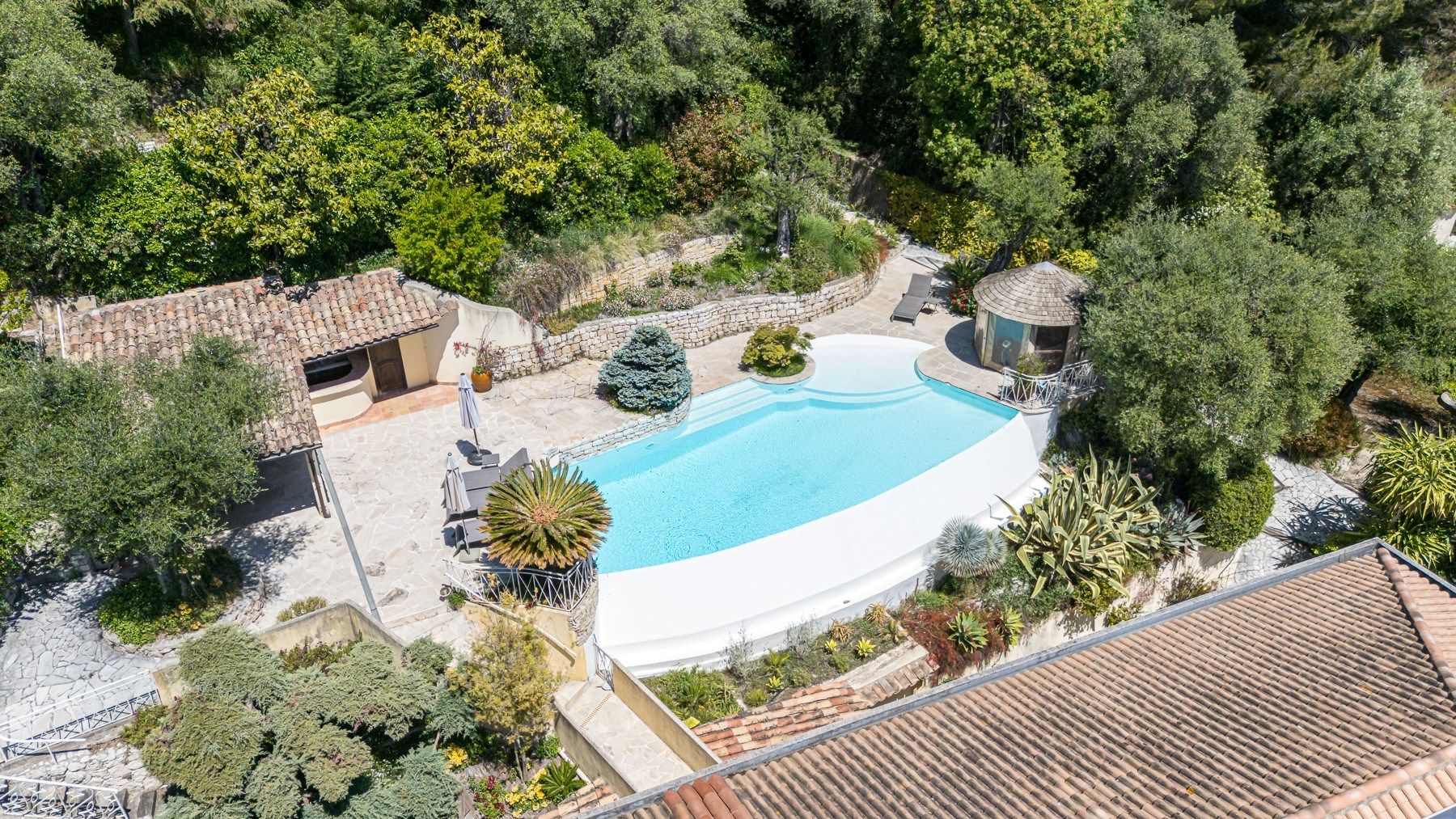 villa 10 Rooms for sale on NICE (06000)