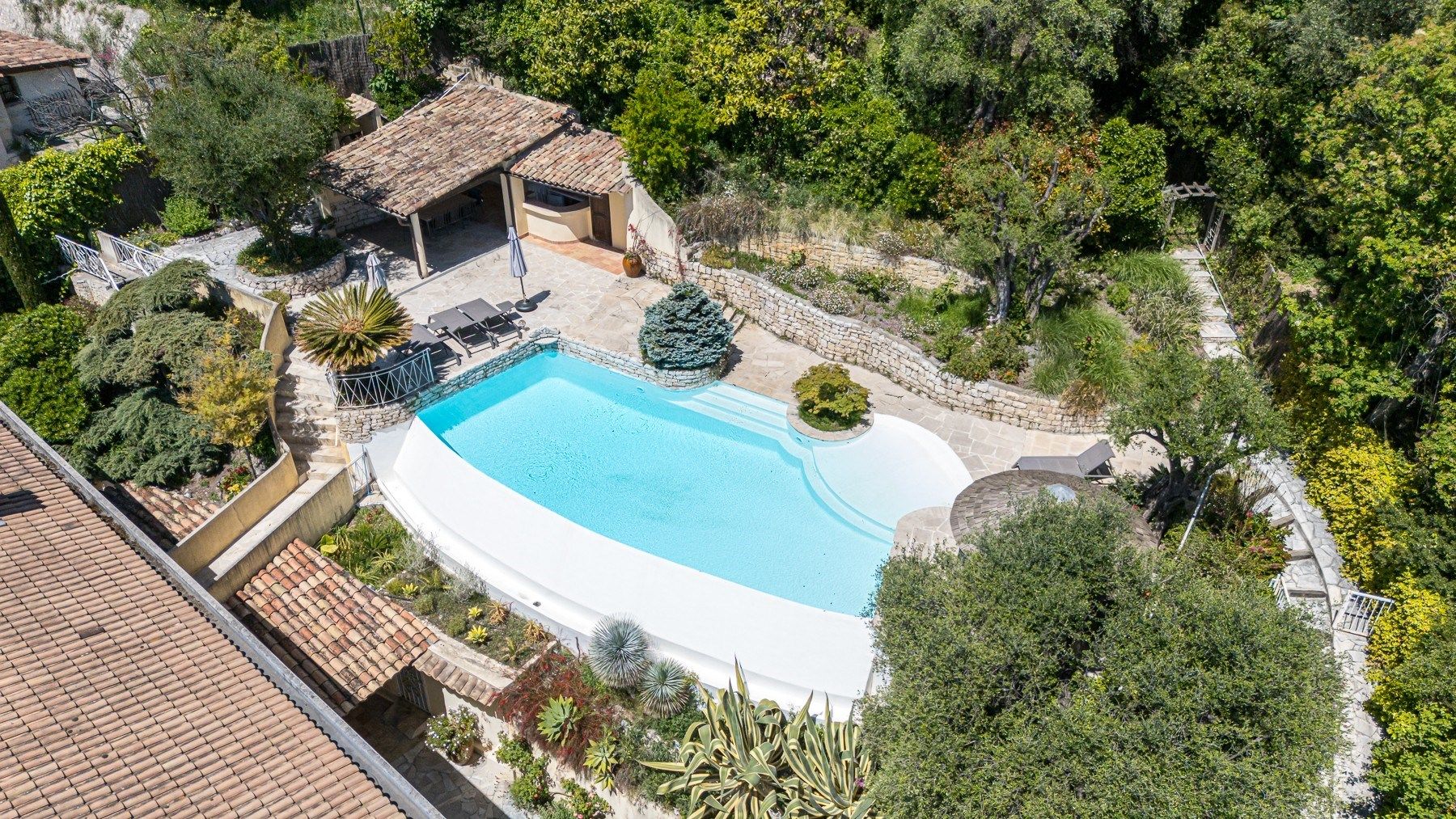 villa 10 Rooms for sale on NICE (06000)