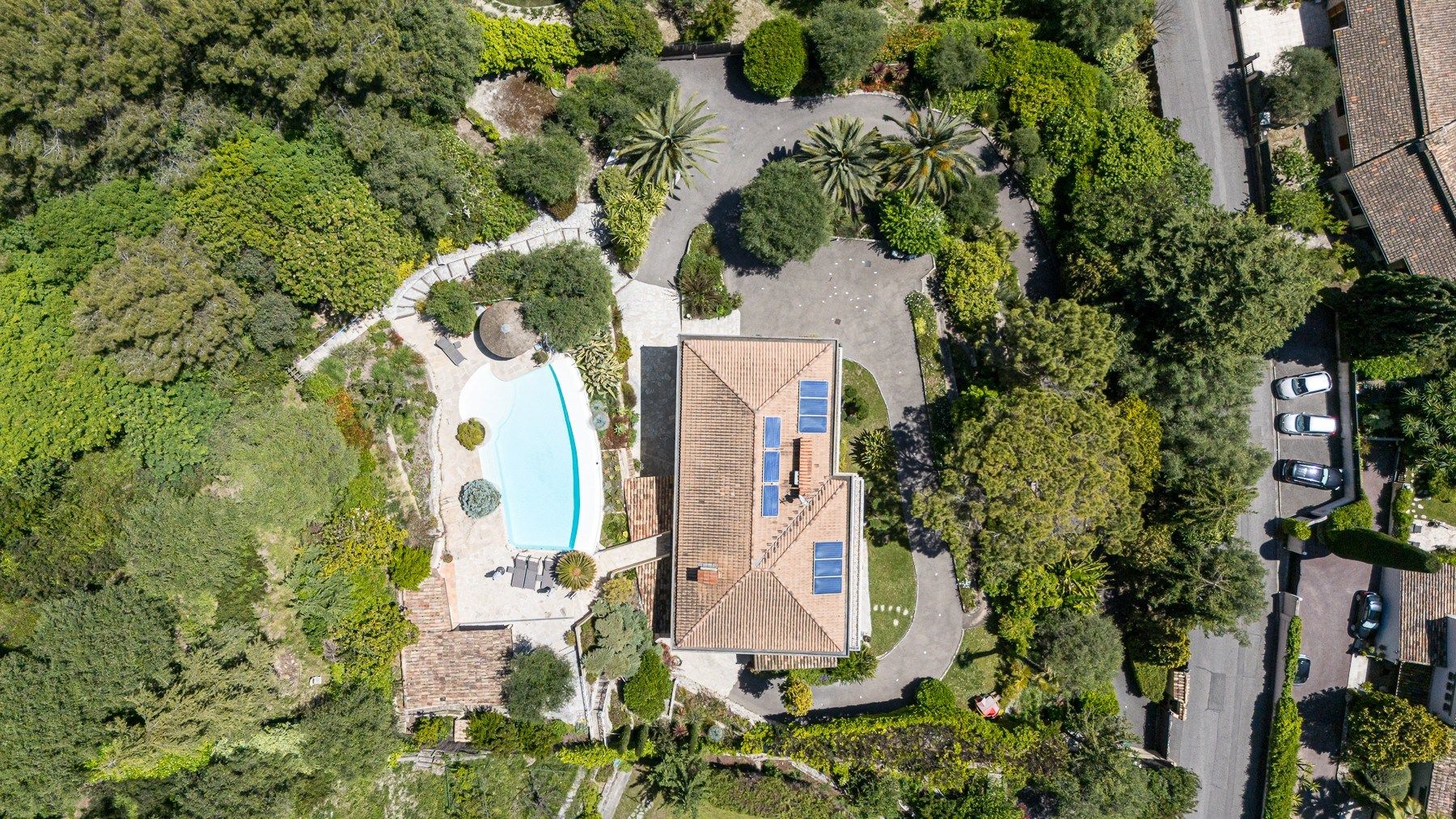 villa 10 Rooms for sale on NICE (06000)