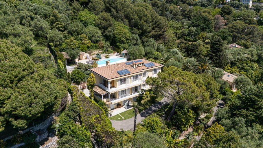 villa 10 Rooms for sale on NICE (06000)