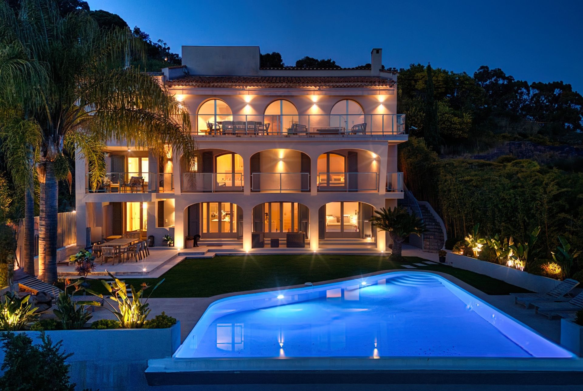 villa 7 Rooms for sale on CANNES (06400)