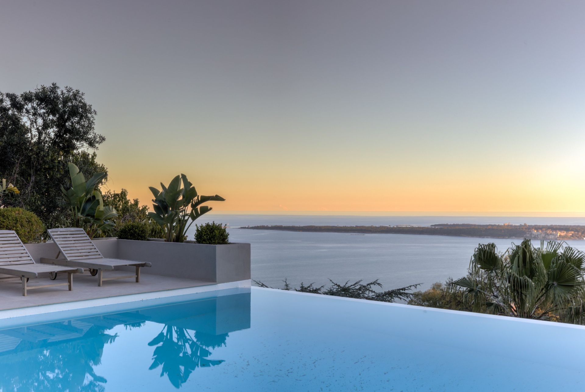 villa 7 Rooms for sale on CANNES (06400)