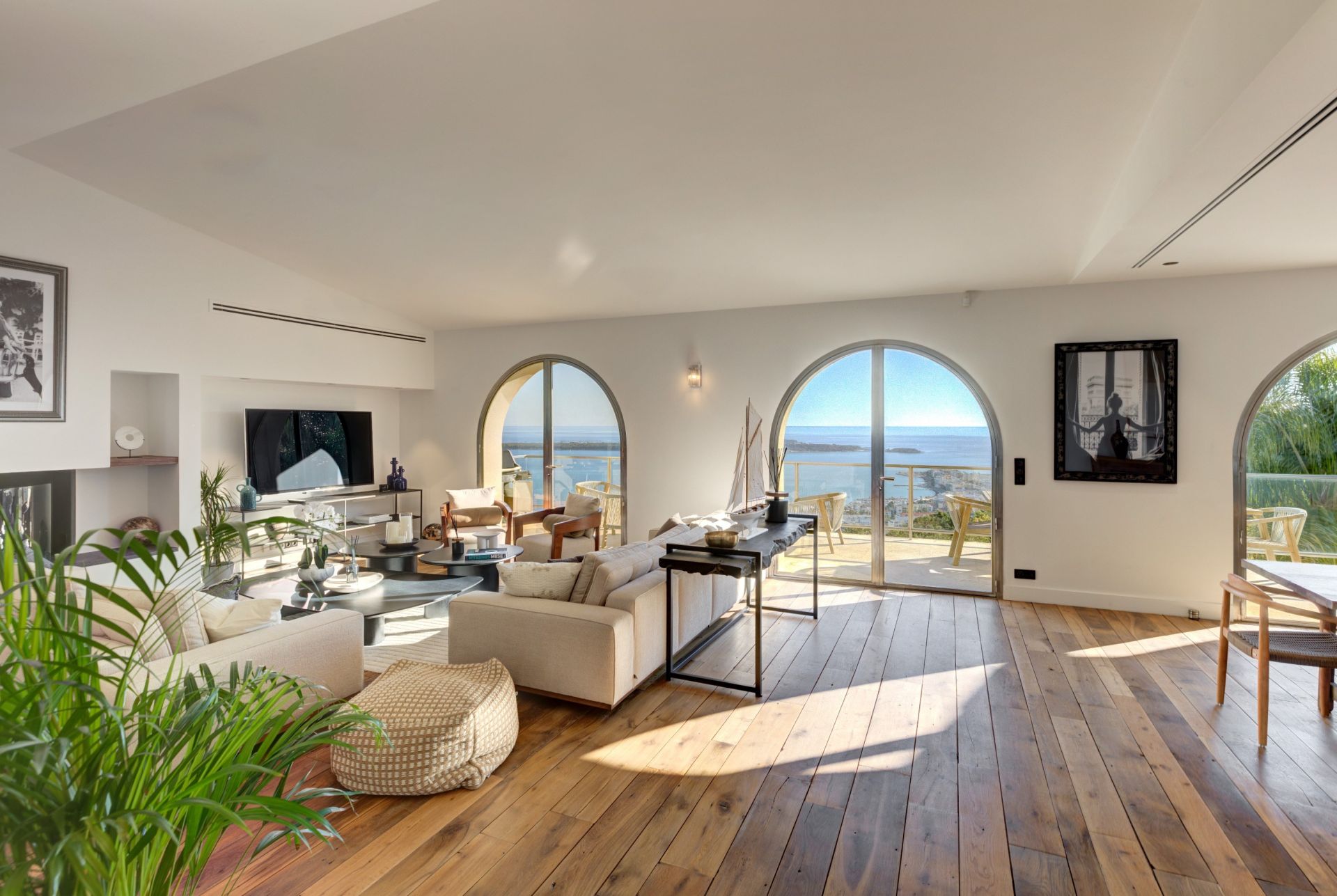 villa 7 Rooms for sale on CANNES (06400)