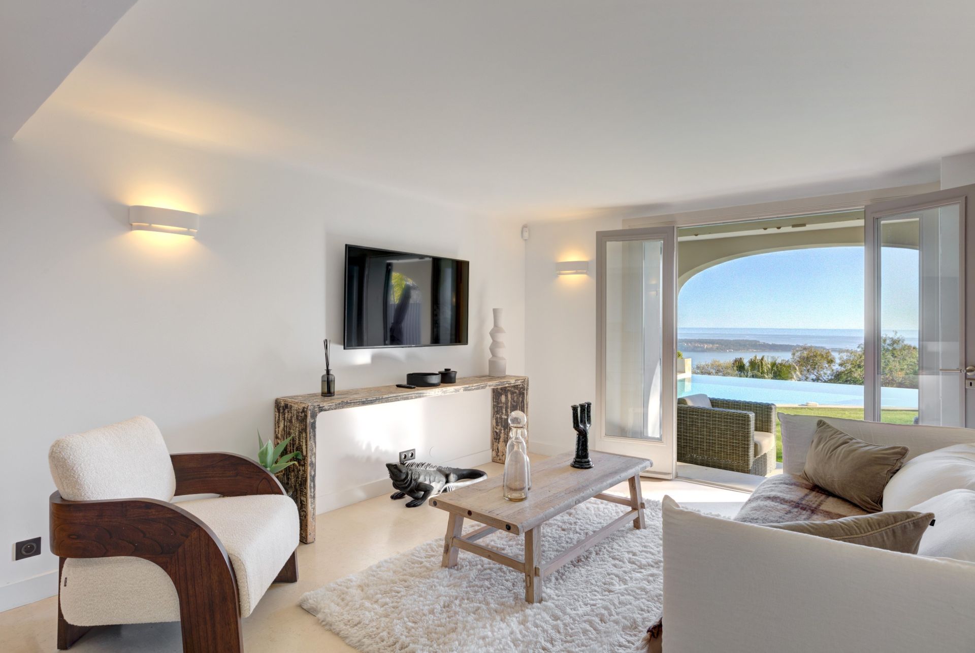 villa 7 Rooms for sale on CANNES (06400)