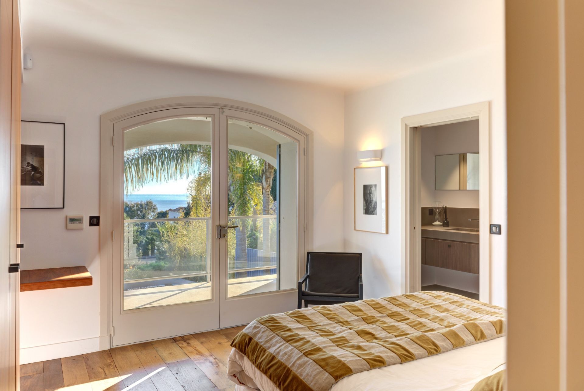 villa 7 Rooms for sale on CANNES (06400)